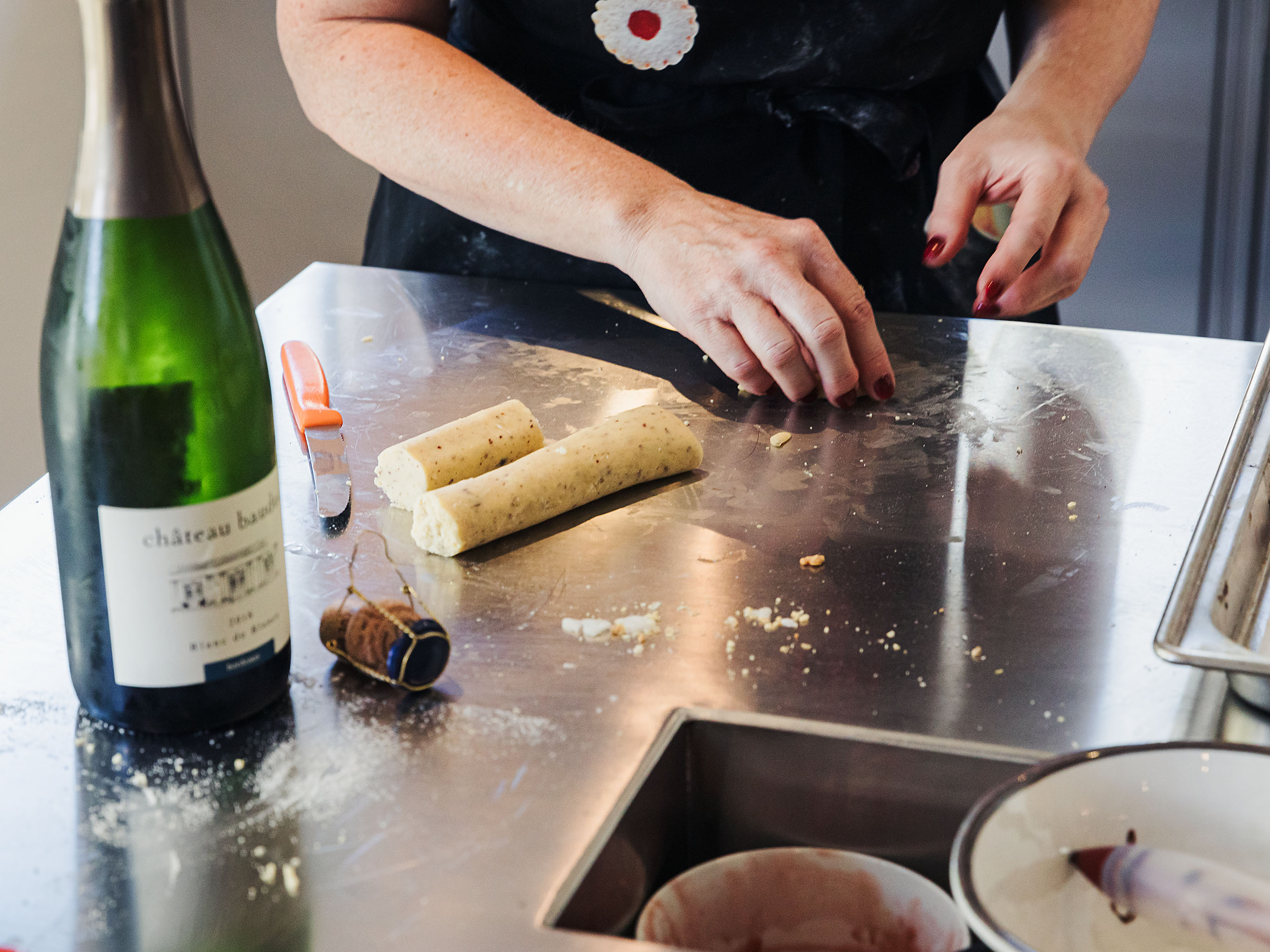 Schritt 2:  Die Teigrollen in 4-5 cm lange Stücke schneiden