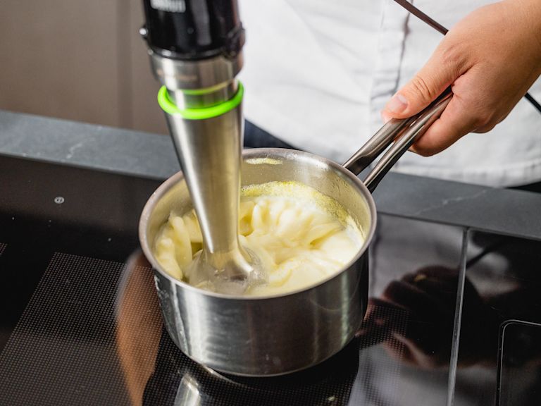 Schritt 2: Spargelcremesuppe mit weissem Portwein kochen Schritt 2: Spargelcremesuppe mit weissem Portwein kochen