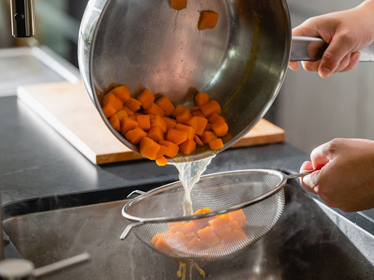 Süsser Kartoffel-Hummus mit Zimt und Ahornsirup - 1. Zutaten vorbereiten  Süsser Kartoffel-Hummus mit Zimt und Ahornsirup - 1. Zutaten vorbereiten