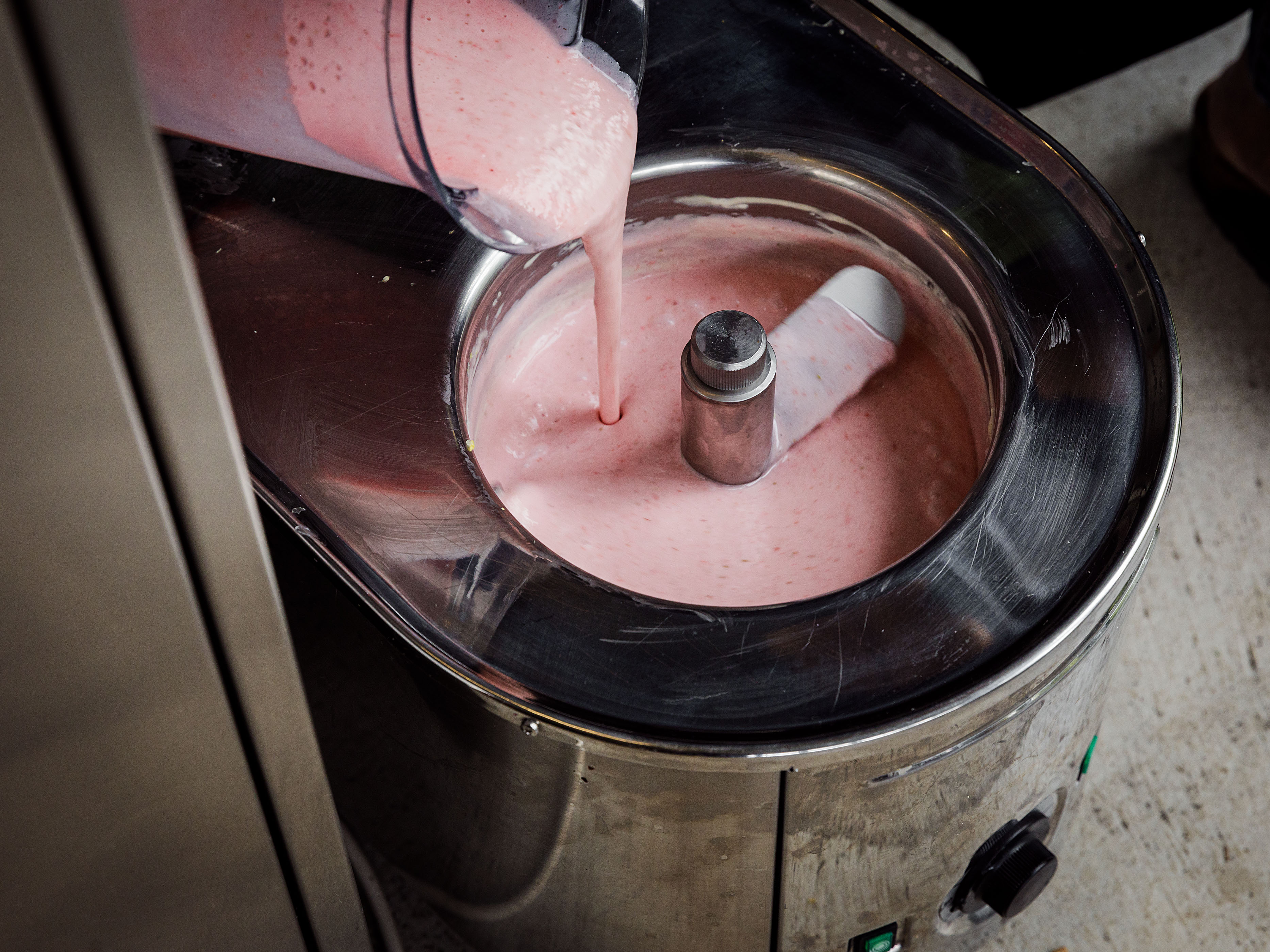 Schritt 2: In die Eismaschine geben und nach Herstellerangaben fertigstellen