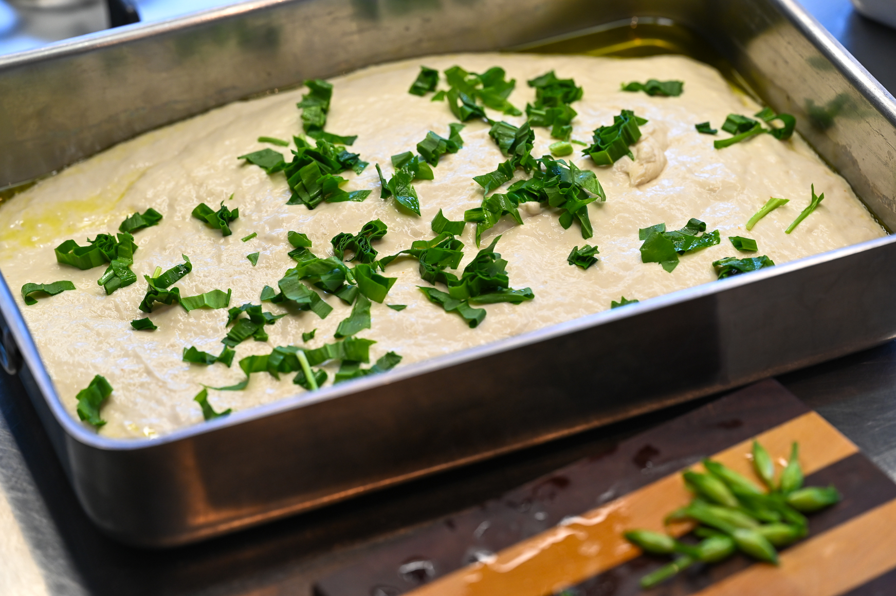 Schritt 2: Teig für Bärlauch Focaccia fertigstellen 