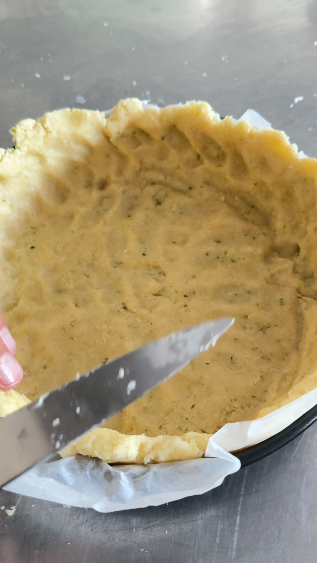Schritt 1: Mürbeteig für Sportler-Kokos-Limetten Cheesecake zubereiten und kühl stellen