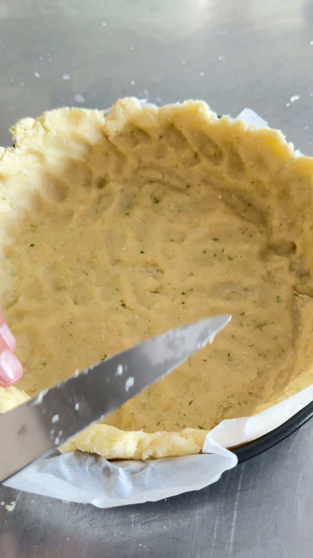 Schritt 1: Mürbeteig für Sportler-Kokos-Limetten Cheesecake zubereiten und kühl stellen