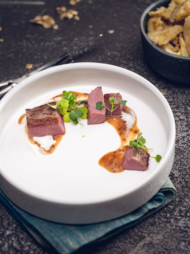 Rehnüsschen mit Feigensauce und Spätzli Rezept Rehnüsschen mit Feigensauce und Spätzli Rezept