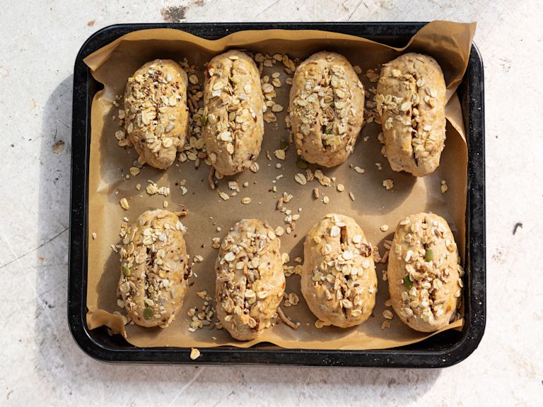 Schritt 2: Teig für Müsli-Brötli formen Schritt 2: Teig für Müsli-Brötli formen