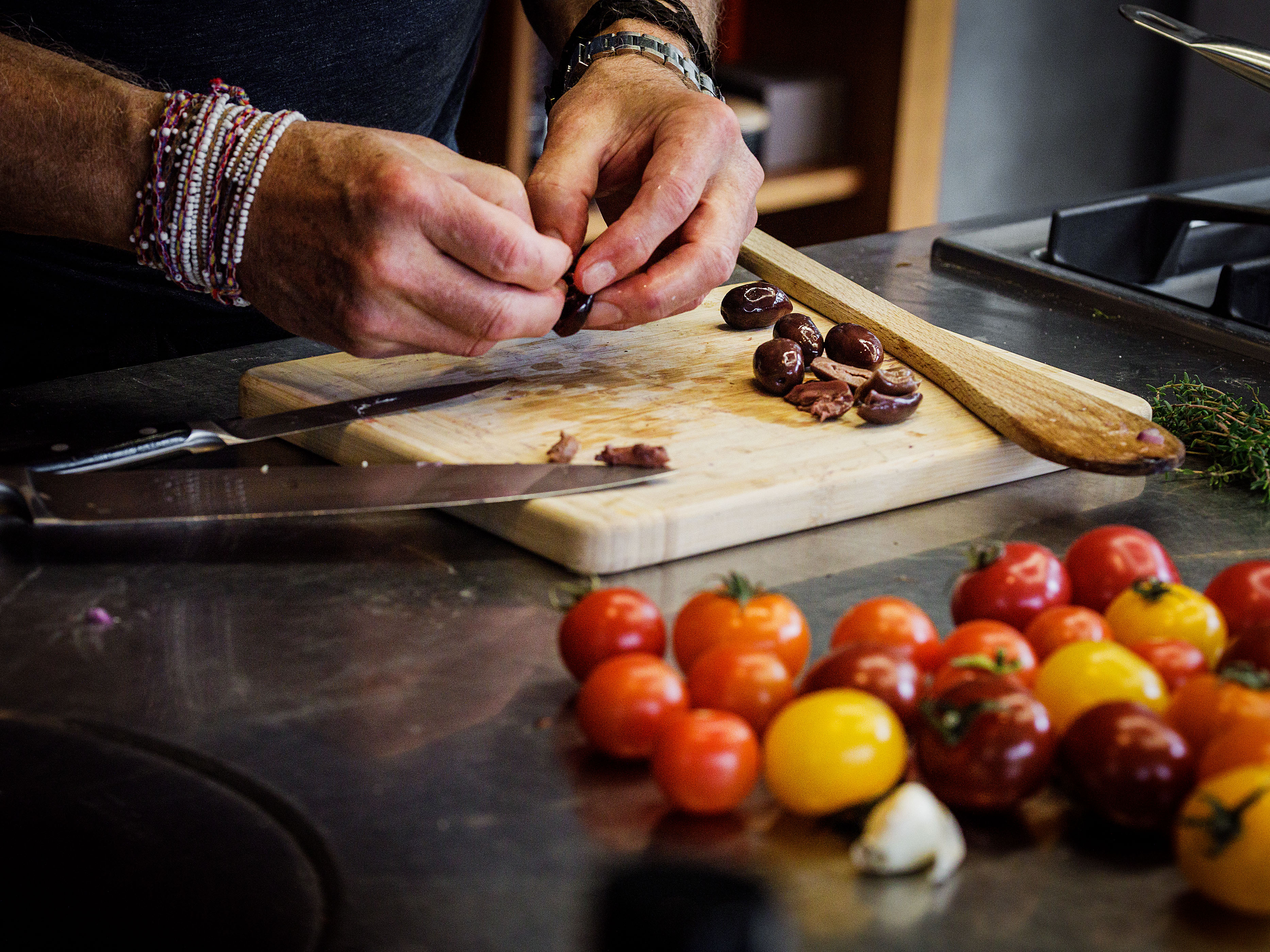 Schritt 2: Zwiebeln für Karamellisierte Tomaten-Tarte-Tatin karamellisieren 