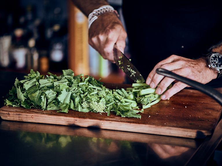 Schritt 1: Vorbereitung der Zutaten für Strozzapreti mit Cima di Rape Schritt 1: Vorbereitung der Zutaten für Strozzapreti mit Cima di Rape