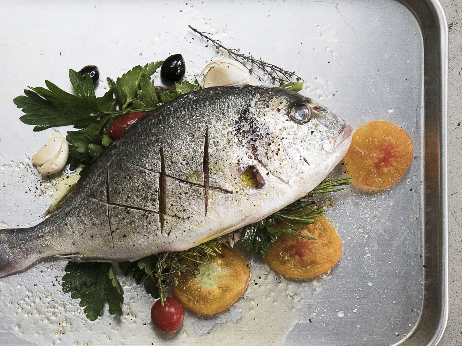 Schritt 1: Vorbereitung und Würzen des Fisches