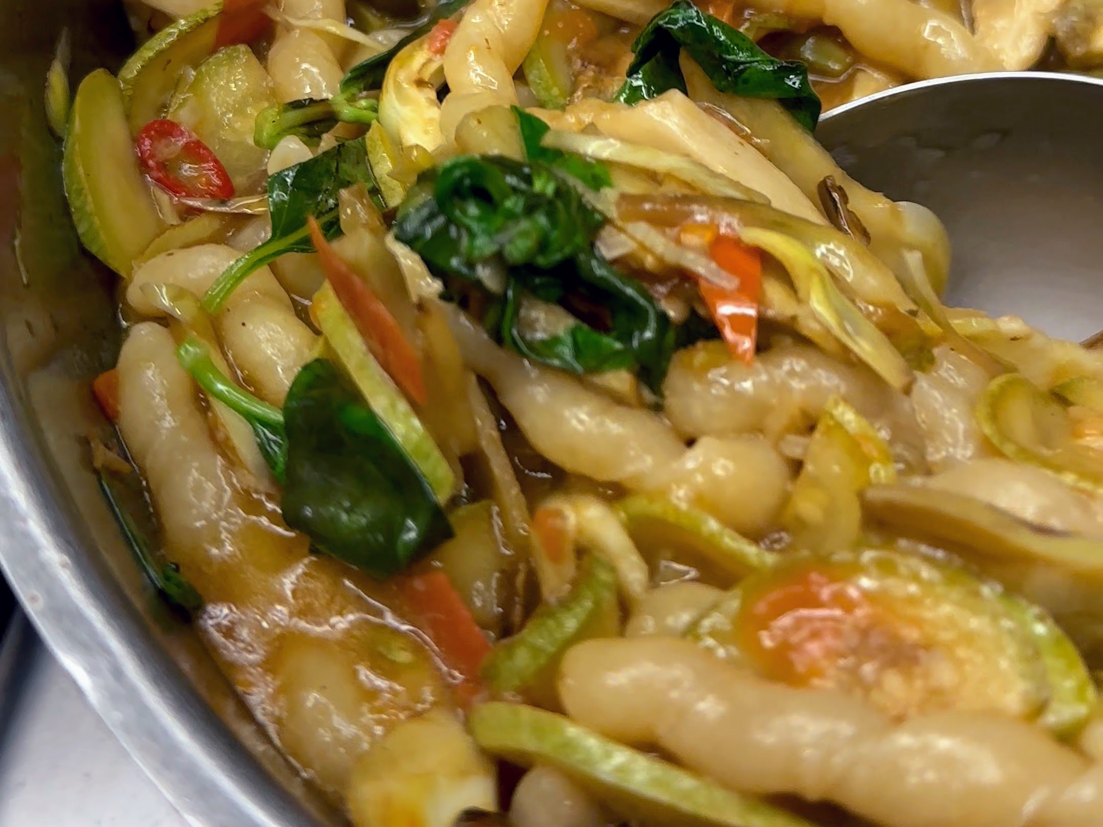 Schritt 2: Busiate mit Artischocken und Zucchini servieren