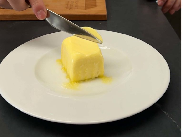 Step 4: Butter schmilzt unter der Tasse Step 4: Butter schmilzt unter der Tasse