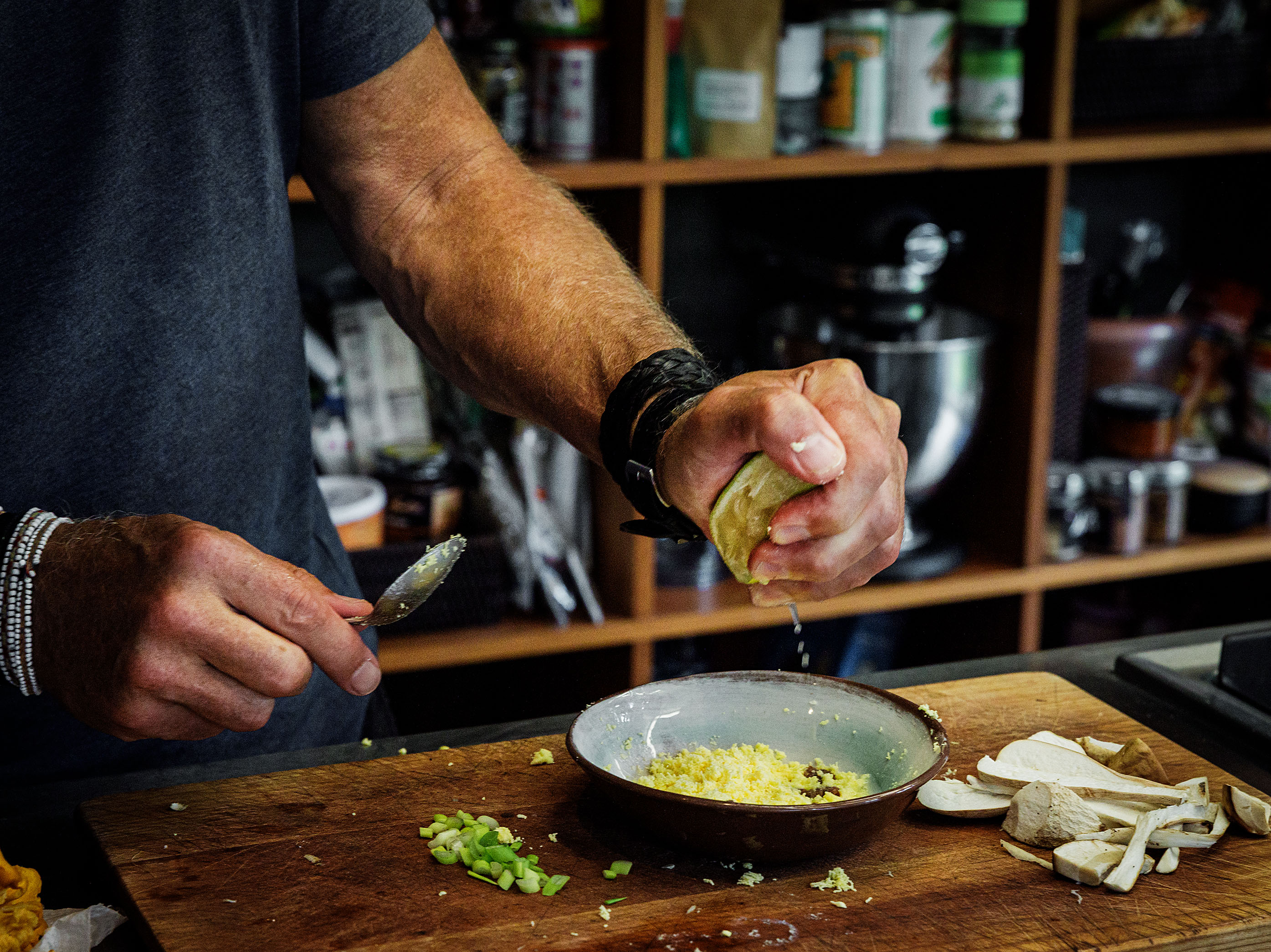 Schritt 2: Dressing für Steinpilzsalat mit Trüffel zubereiten 