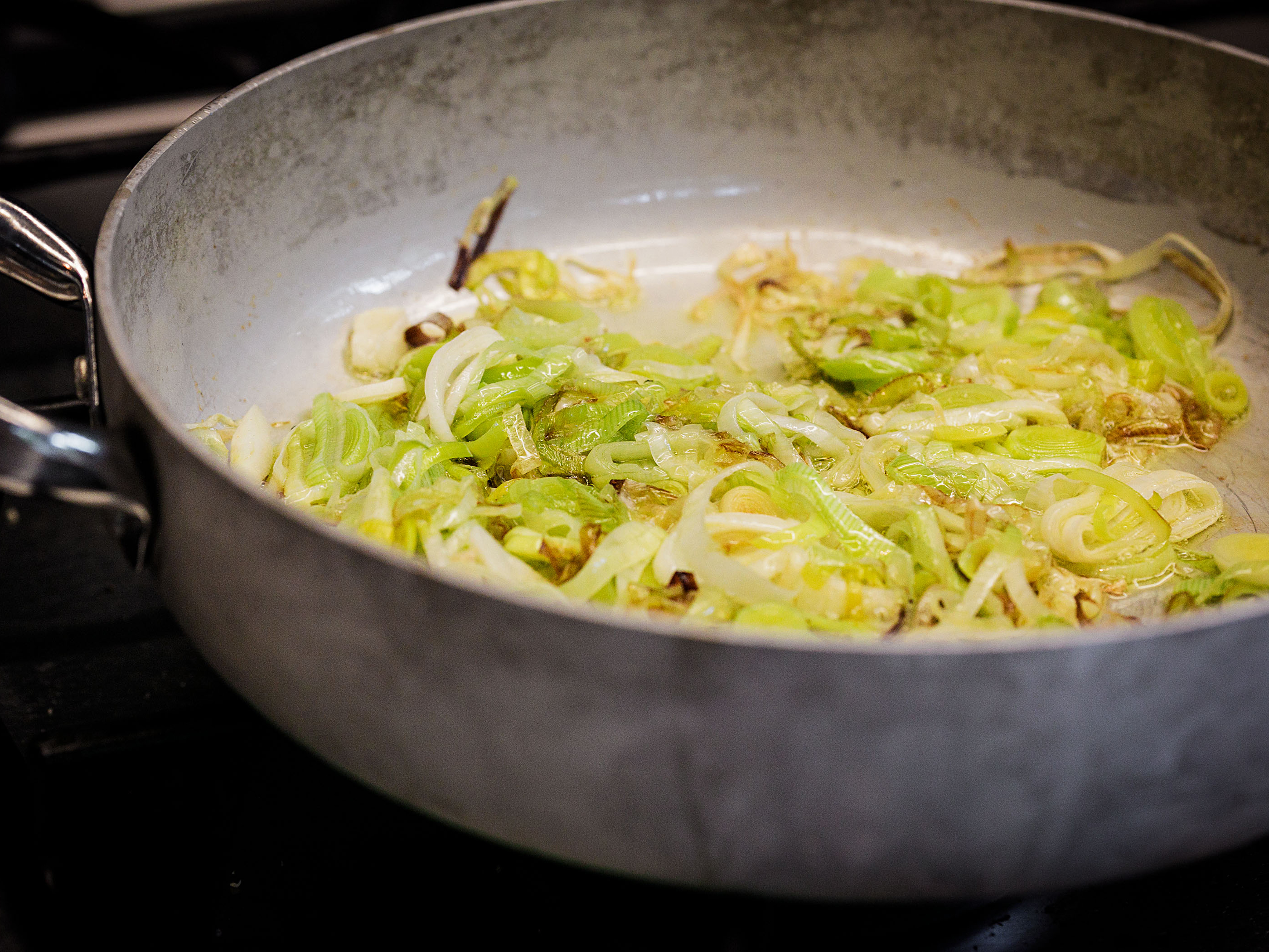 Schritt 1: Gemüse für Kolokithopita garen