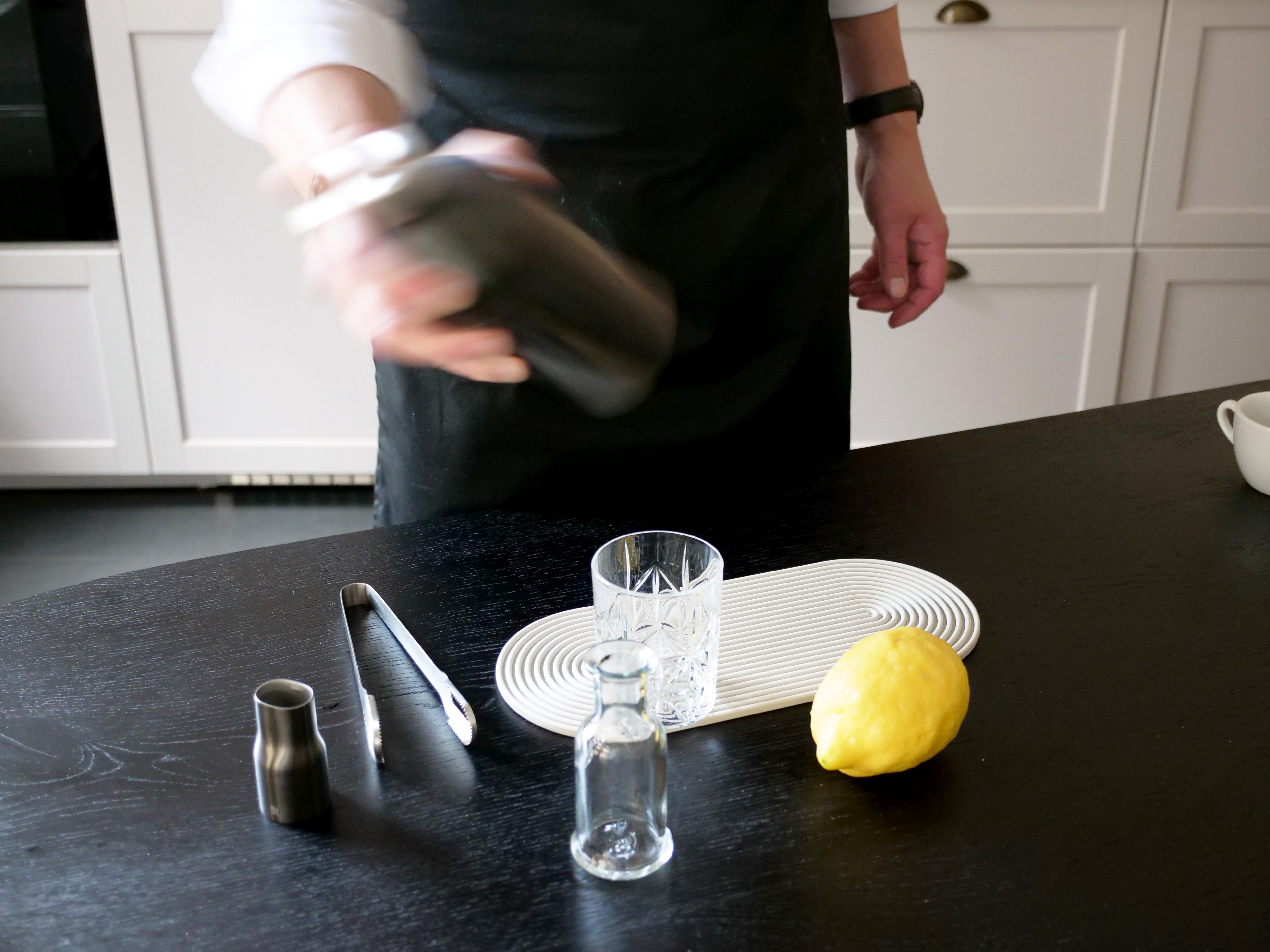 Schritt 1: Zutaten in Shaker geben