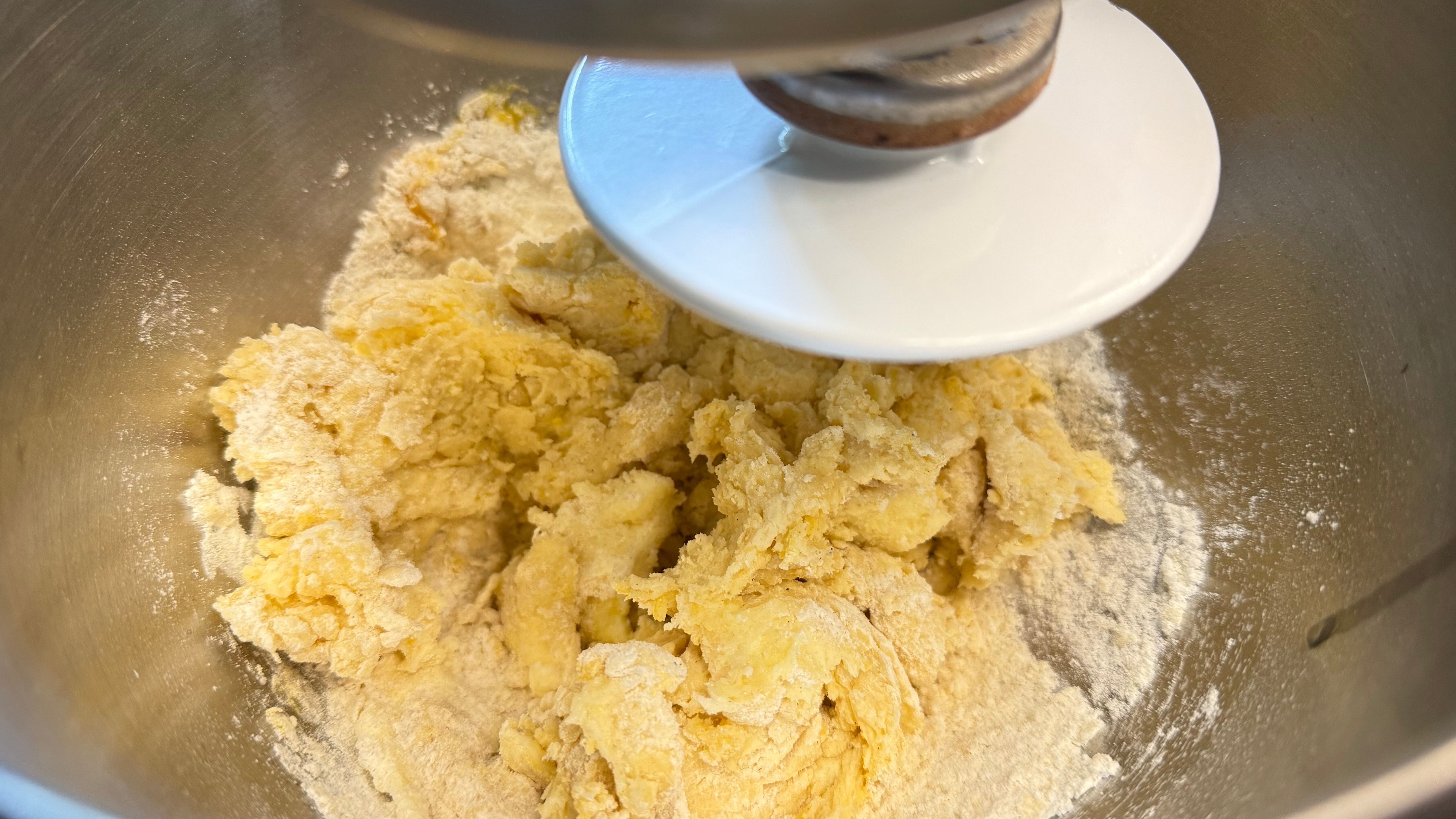 Schritt 1: Teig  für Johannisbeer-Kokos Kuchen zusammenkneten 