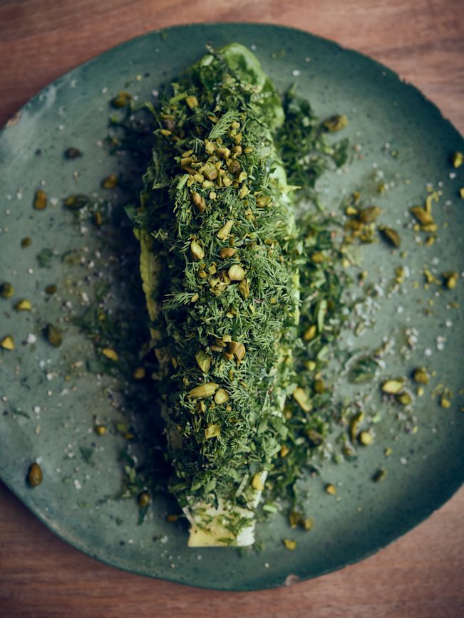 Babylattich mit Erbsen-Pistazien-Creme und Asia Vinaigrette Babylattich mit Erbsen-Pistazien-Creme und Asia Vinaigrette