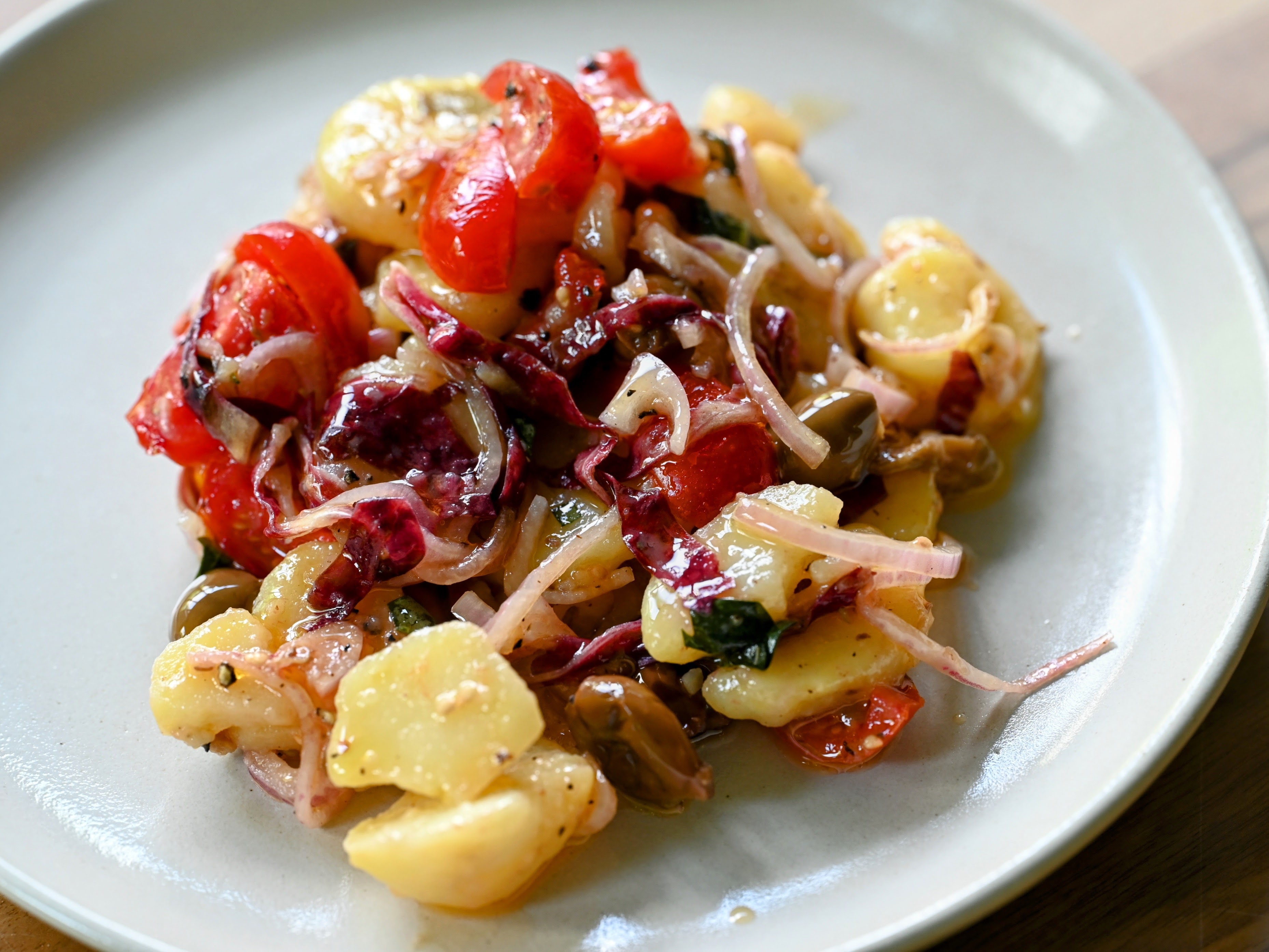 Schritt 2: Anrichten von Mediterranen Kartoffelsalat 