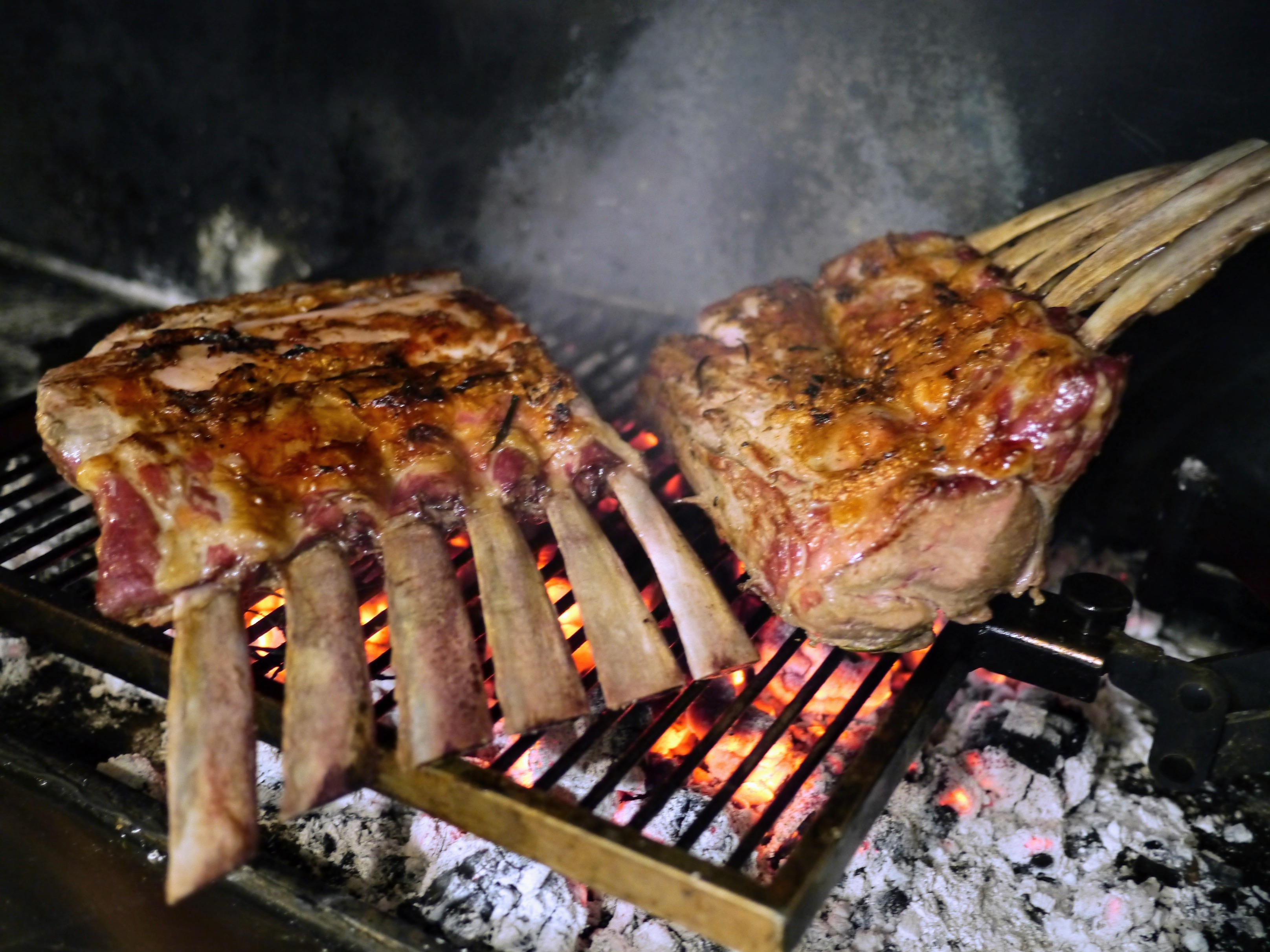 Schritt 2: Grillglut vorbereiten und Kalbskotelett grillieren