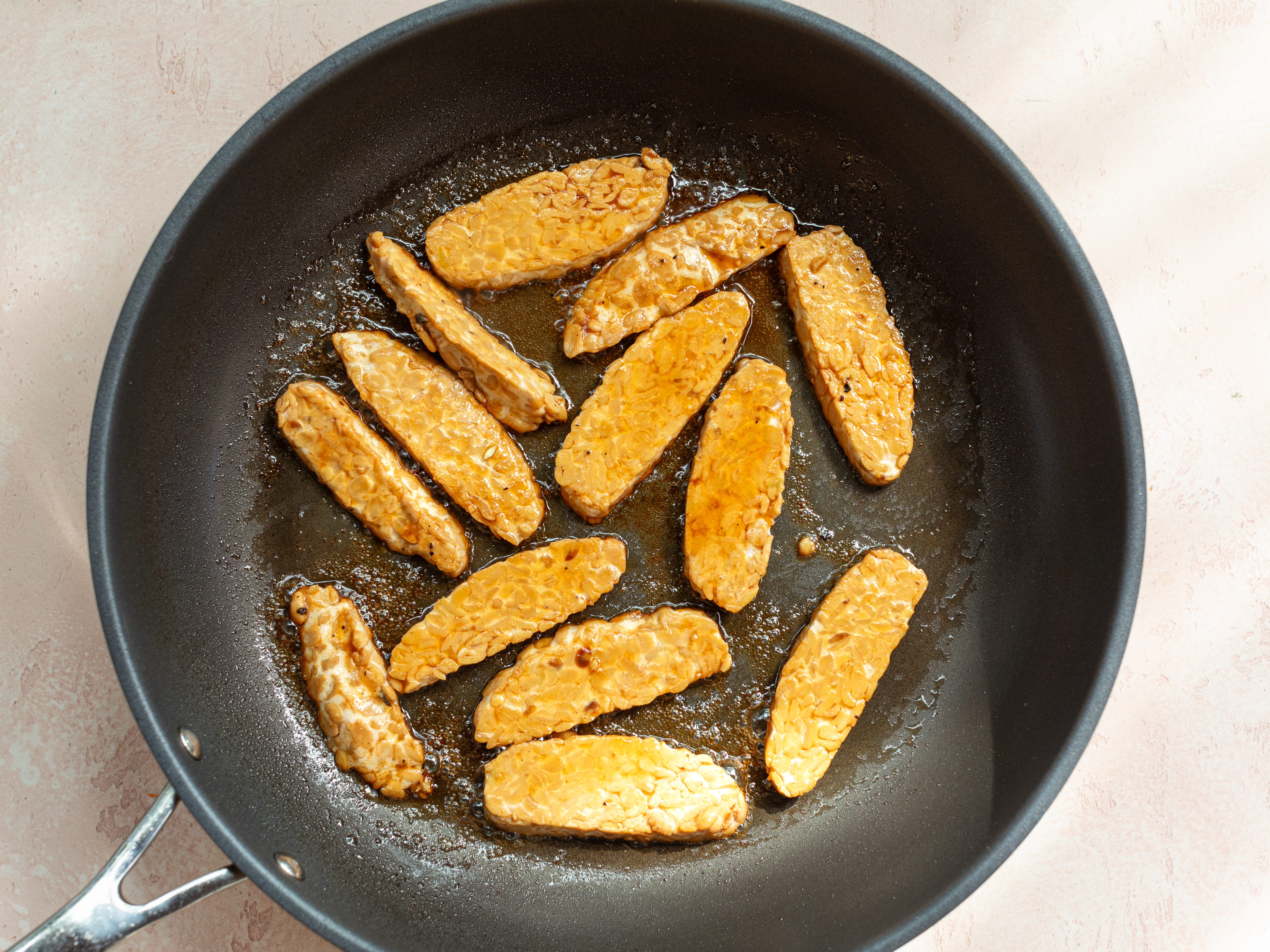 Schritt 4: Tempeh für Veganes Banh Mi Sandwich anbraten