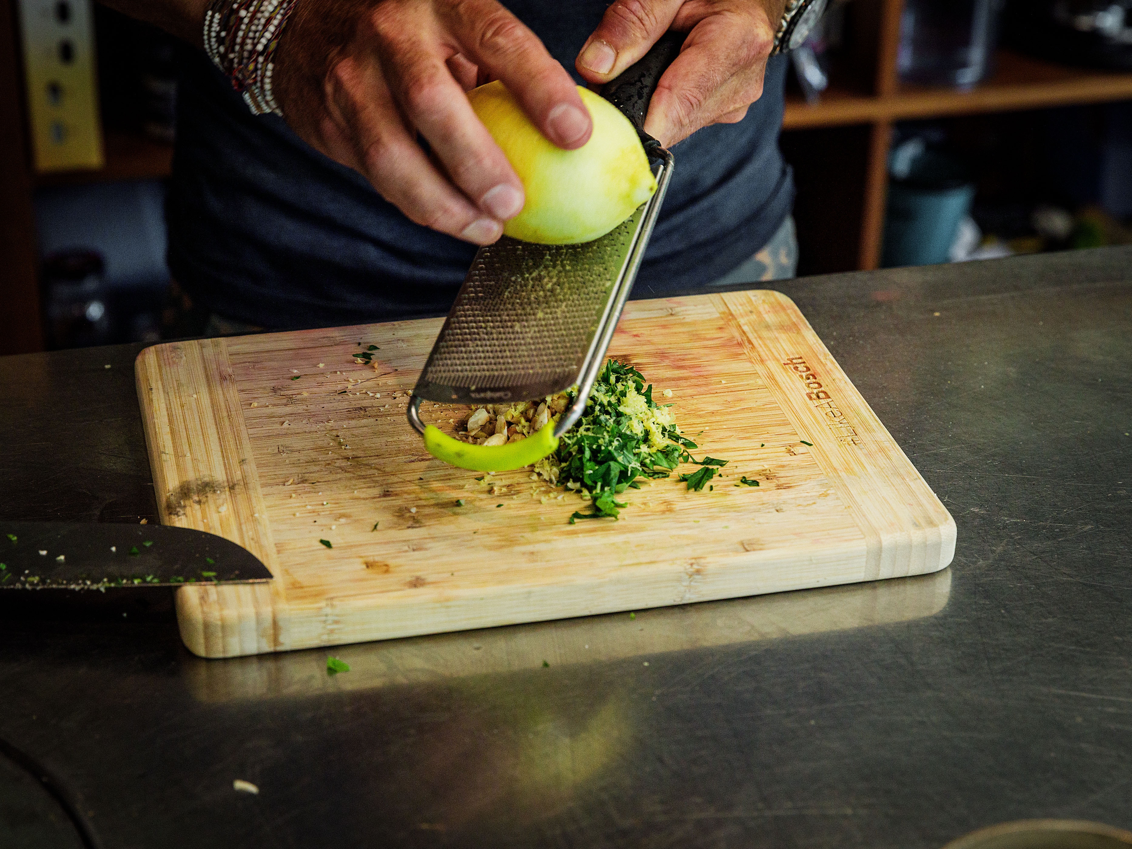 Schritt 2: Zitronenschale vorbereiten