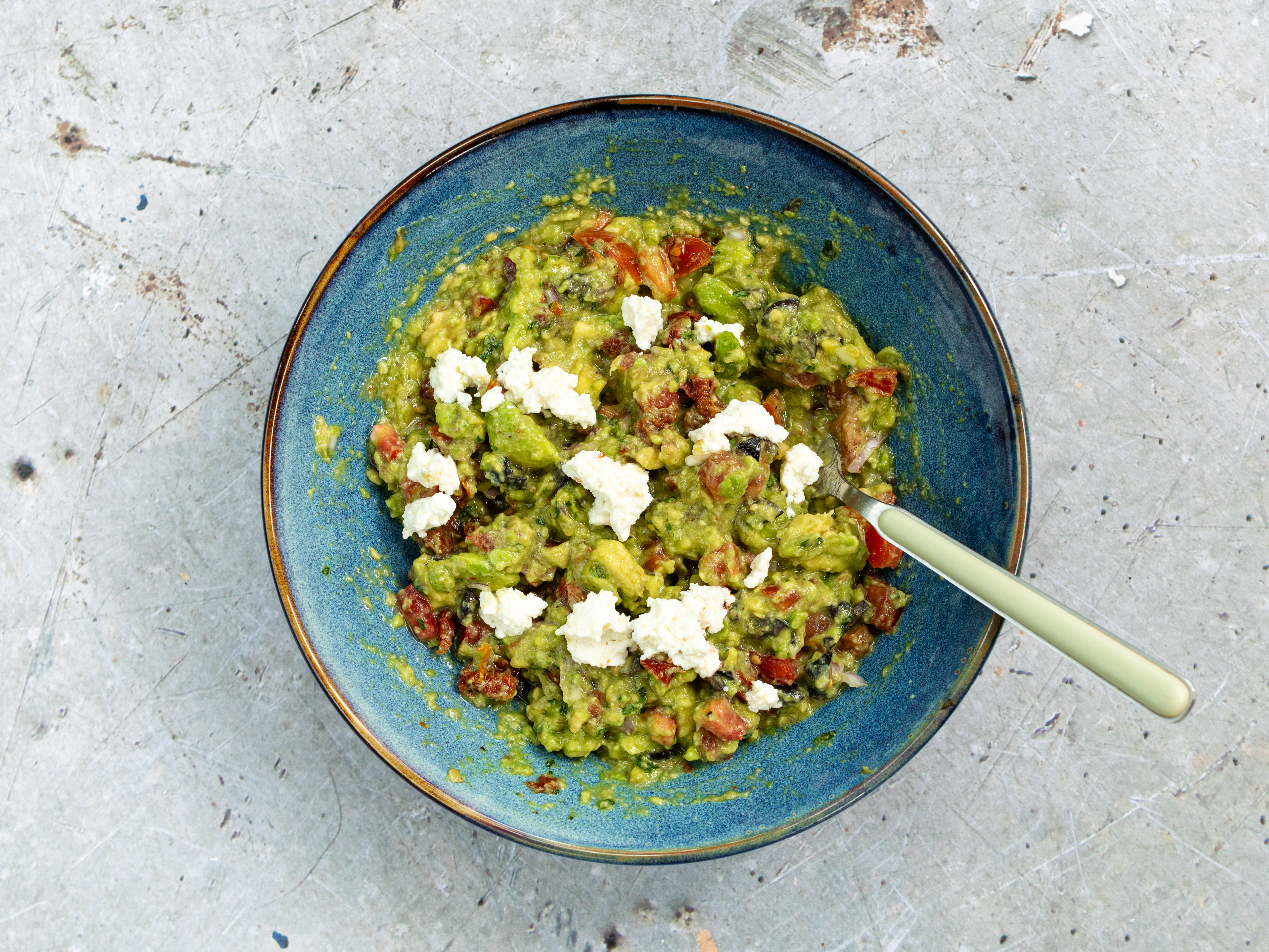 Schritt 2: Mediterrane Guacamole zubereiten
