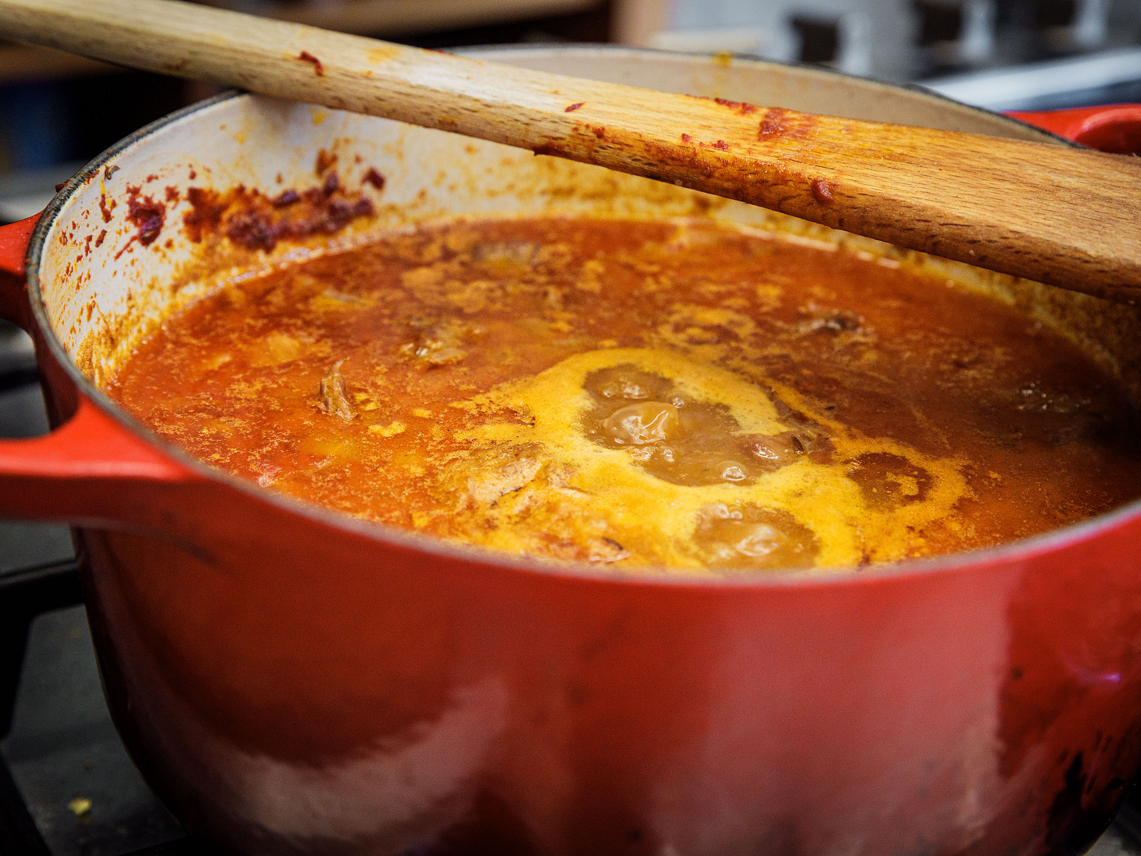 Schritt 2: Kalbfleisch für Kalbsrahmgulasch nach Andreas Caminada schmoren 