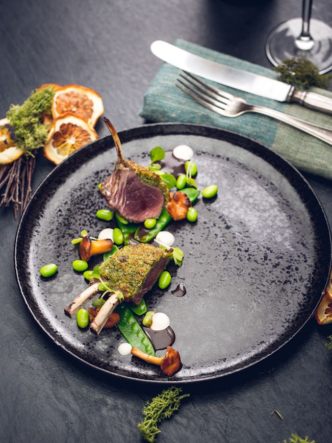 Lammracks mit Pistazien-Kräuterkruste Rezept Lammracks mit Pistazien-Kräuterkruste Rezept