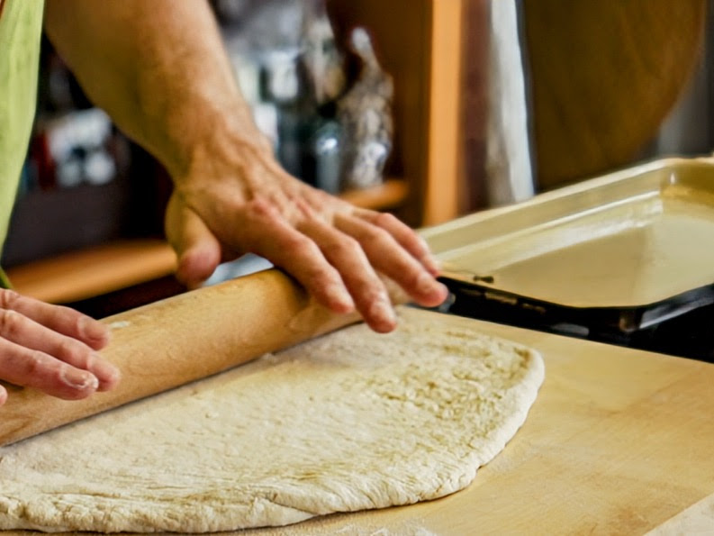 Schritt 2: Pizzaboden belegen und backen
