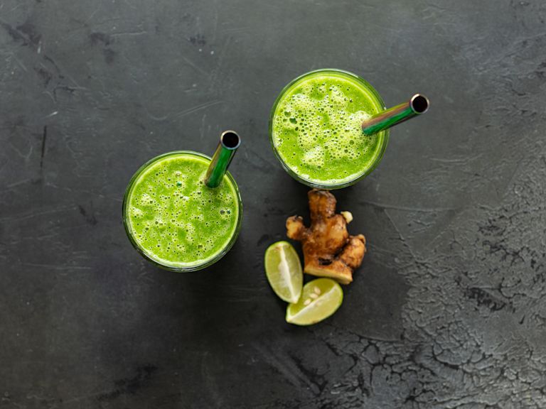 Schritt 2: Grüner Immun-Booster Smoothie servieren Schritt 2: Grüner Immun-Booster Smoothie servieren