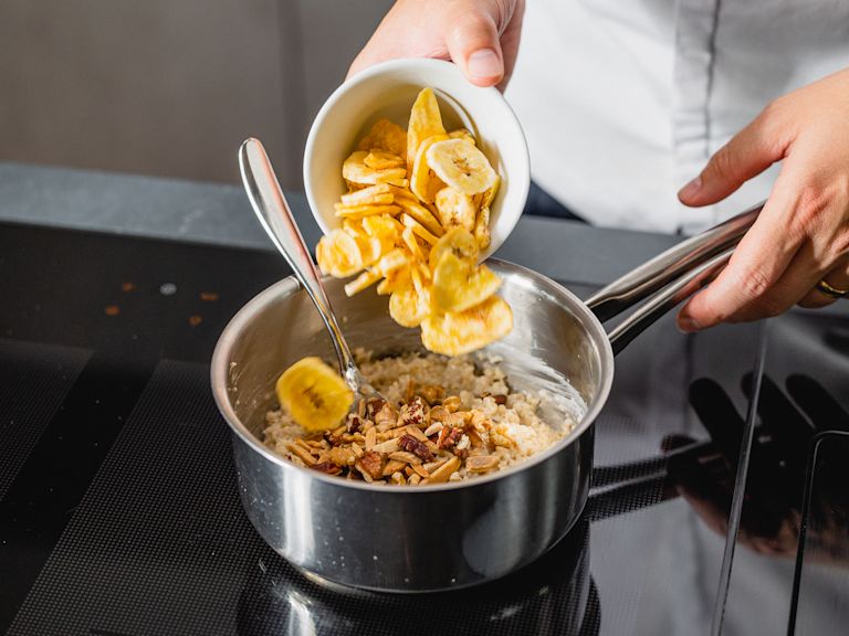 Schritt 2: Fertigstellung für Bananen-Nuss-Porridge mit Joghurt Schritt 2: Fertigstellung für Bananen-Nuss-Porridge mit Joghurt