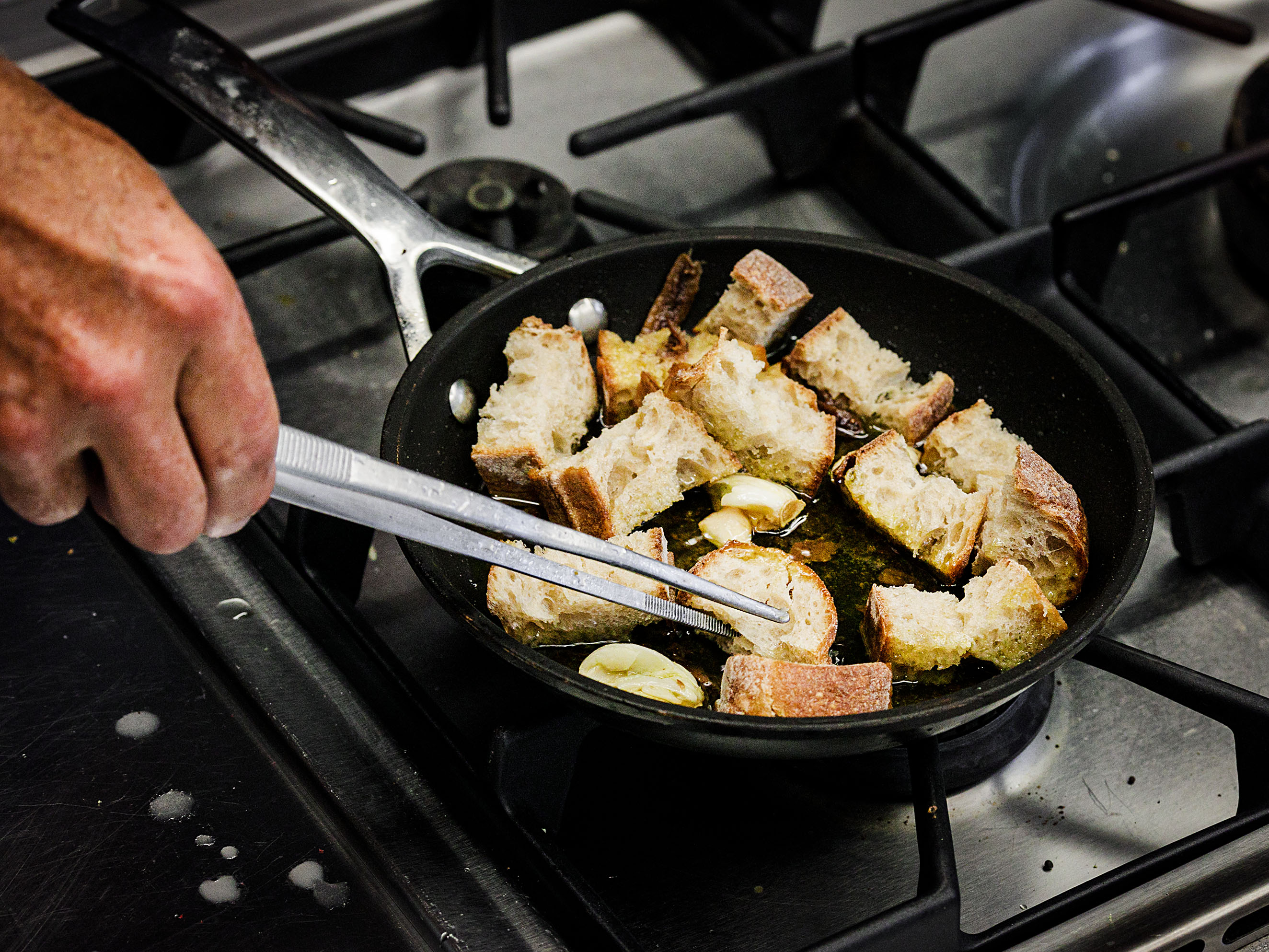 Schritt 2: Alle Seiten sollen gut mit Öl bedeckt sein