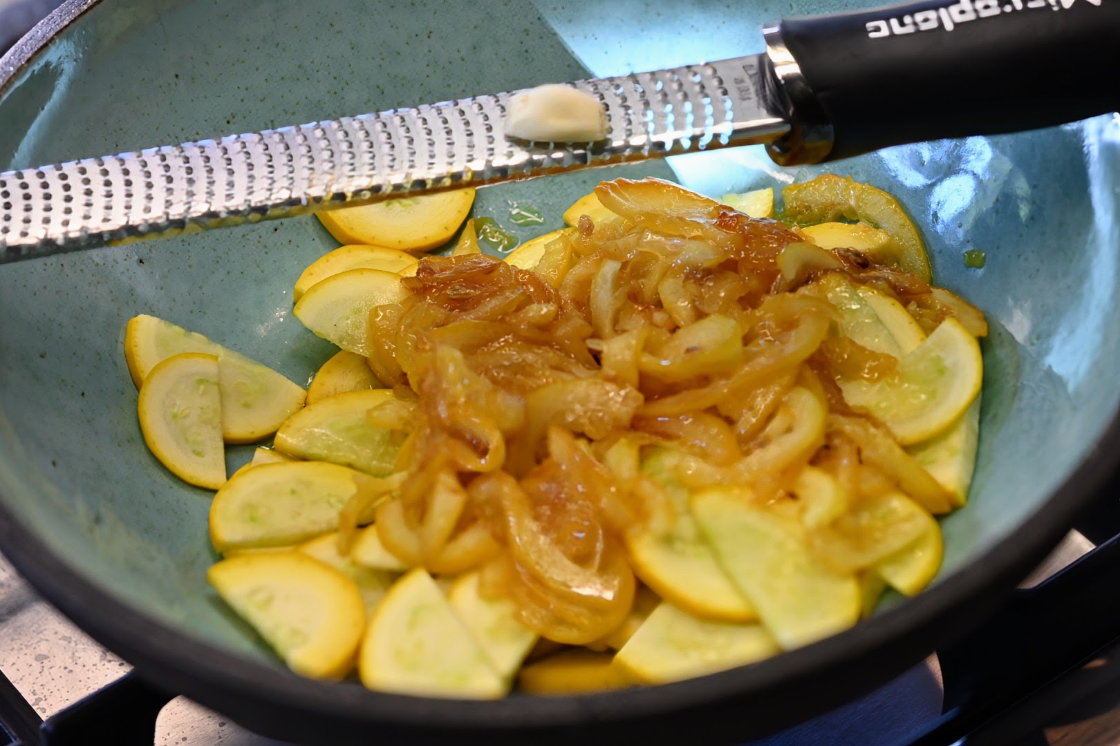 Schritt 2: Pasta Salat mit Zucchini und Zitrone zubereiten