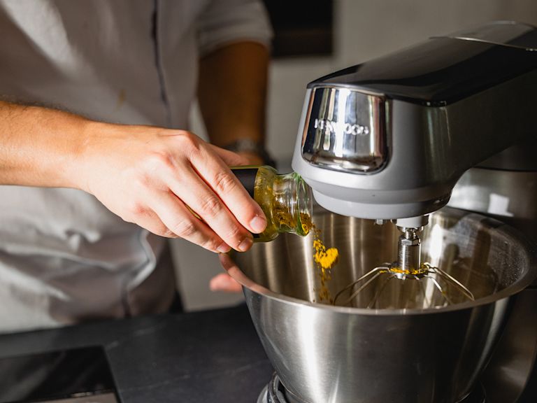 Schritt 1: 1. Das Mehl und die Eier mit dem Wasser, der Kokosmilch und dem Currypulver verrühren und mit Meersalz würzen. Schritt 1: 1. Das Mehl und die Eier mit dem Wasser, der Kokosmilch und dem Currypulver verrühren und mit Meersalz würzen.