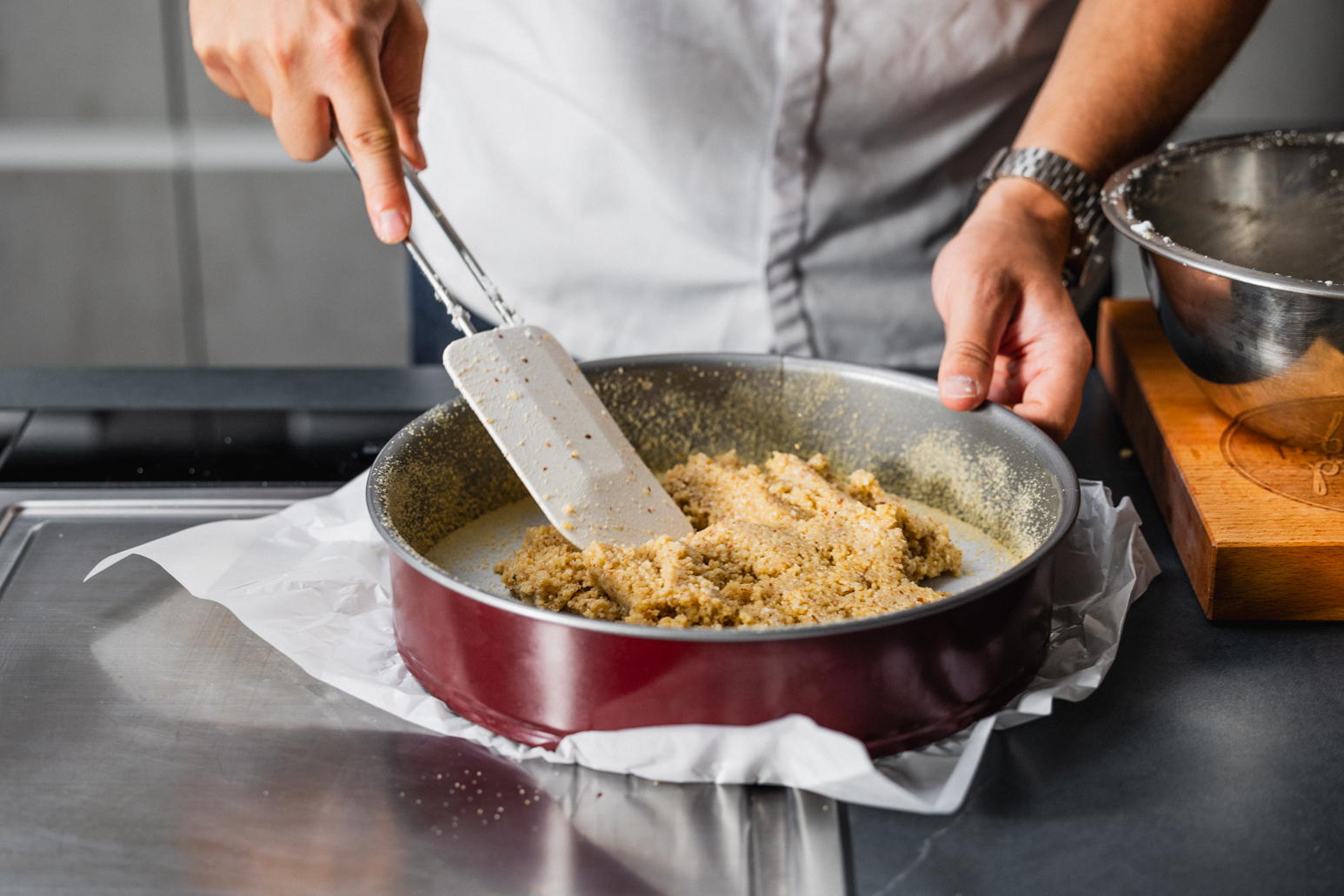 Schritt 2: Kuchenteig in die Form geben