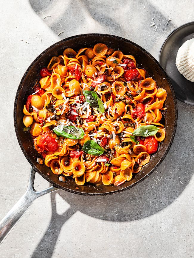 Orecchiette mit Datterini Tomaten, Chili, Kapern und Ricotta Salata Rezept 2 Orecchiette mit Datterini Tomaten, Chili, Kapern und Ricotta Salata Rezept 2