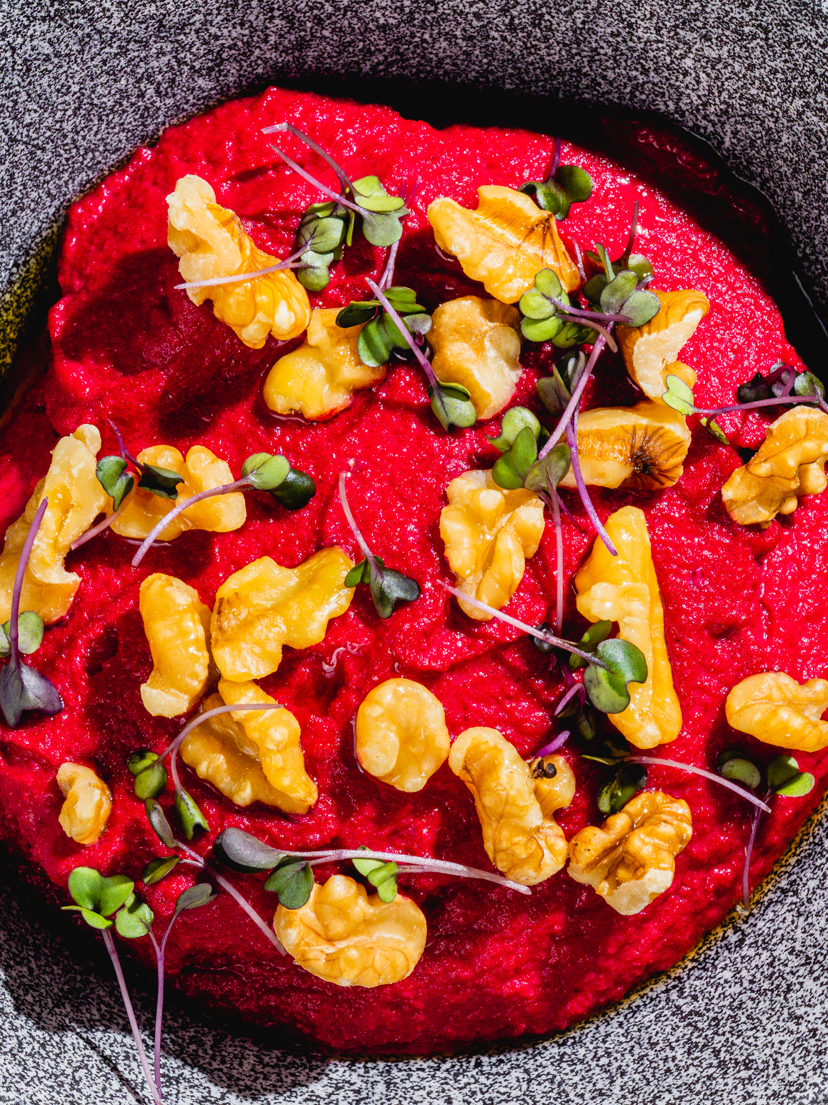 Rote-Bete-Hummus mit gerösteten Walnüssen Rezept 2