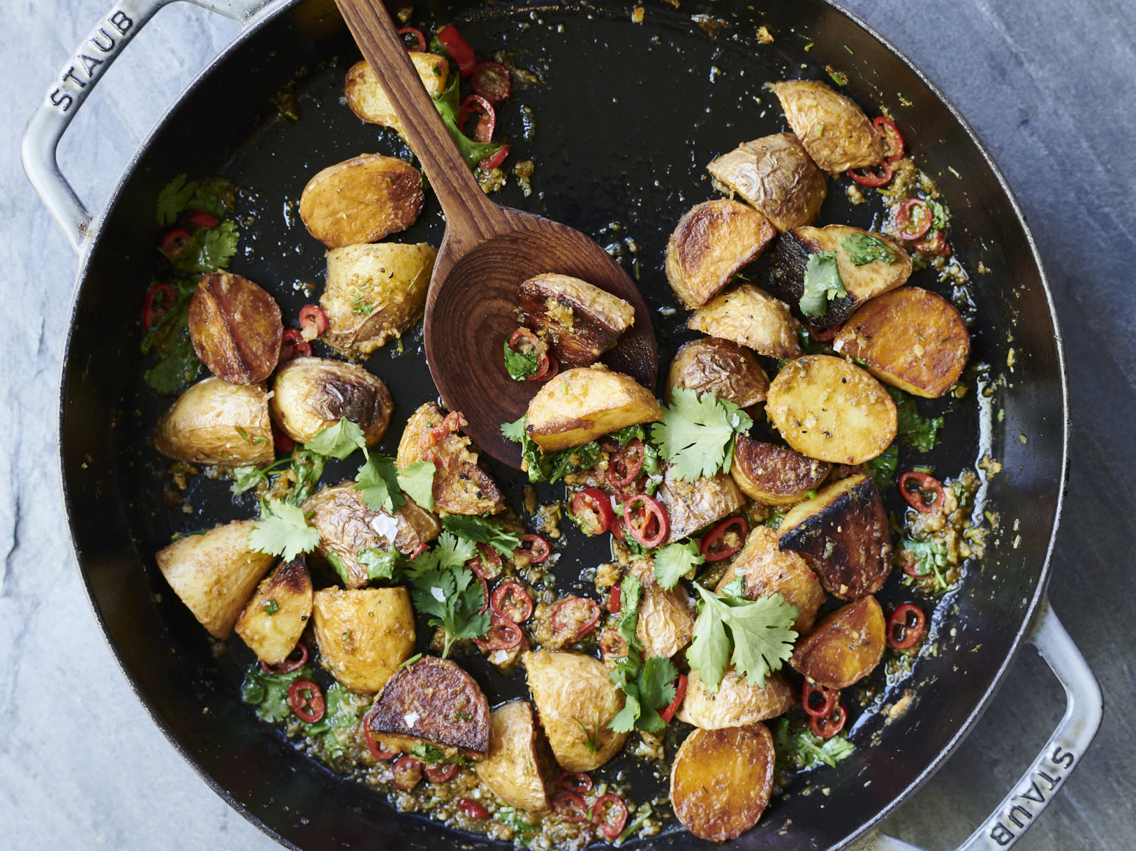 Schritt 3: Bratkartoffelsalat mit Limette und Koriander