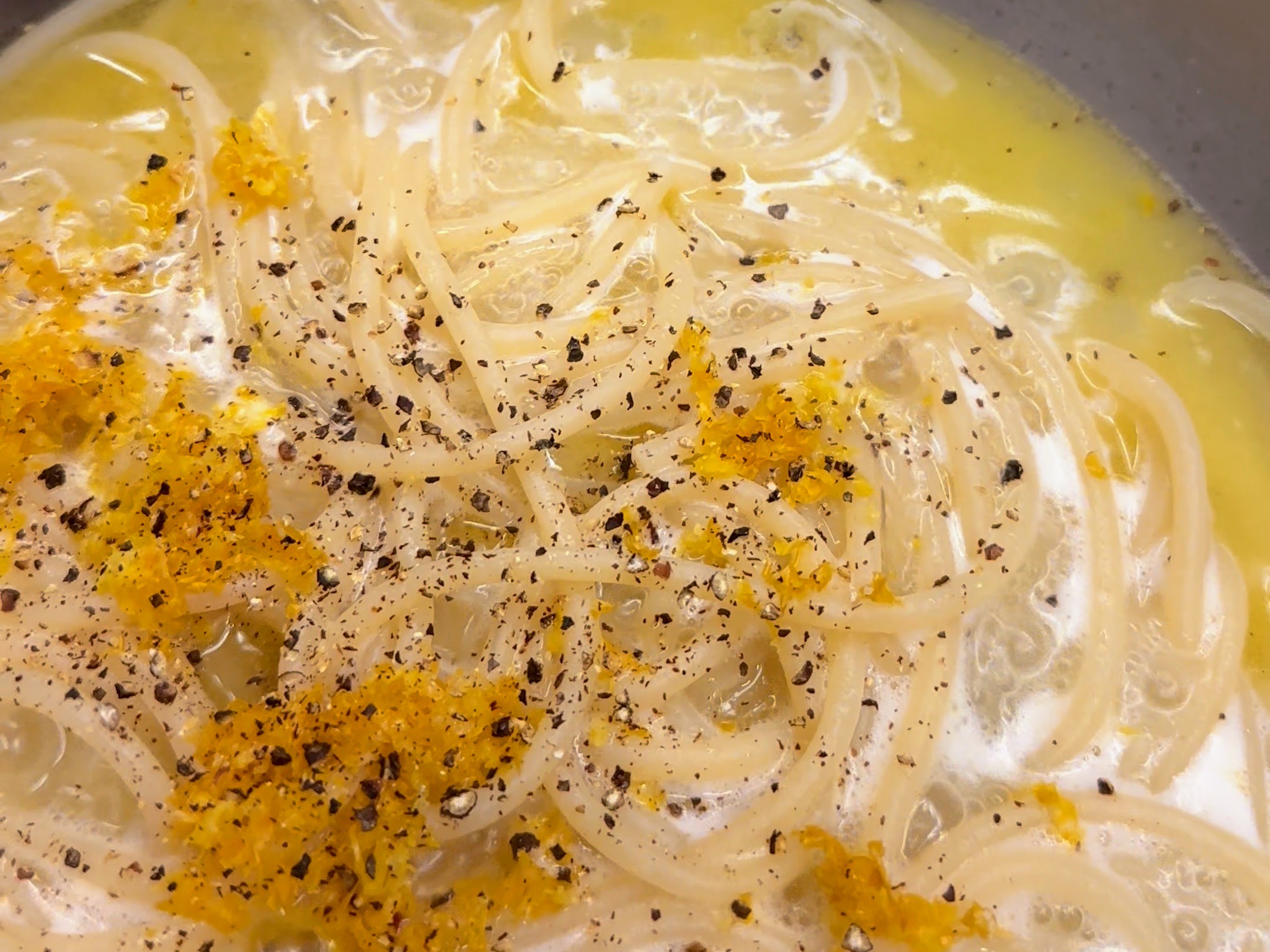 Schritt 4: Parmesan in Pasta mit Meyer Zitrone einrühren 