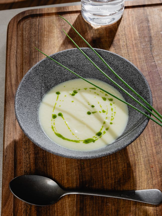 Sämige Blumenkohlsuppe mit Noilly Prat Rezept Sämige Blumenkohlsuppe mit Noilly Prat Rezept