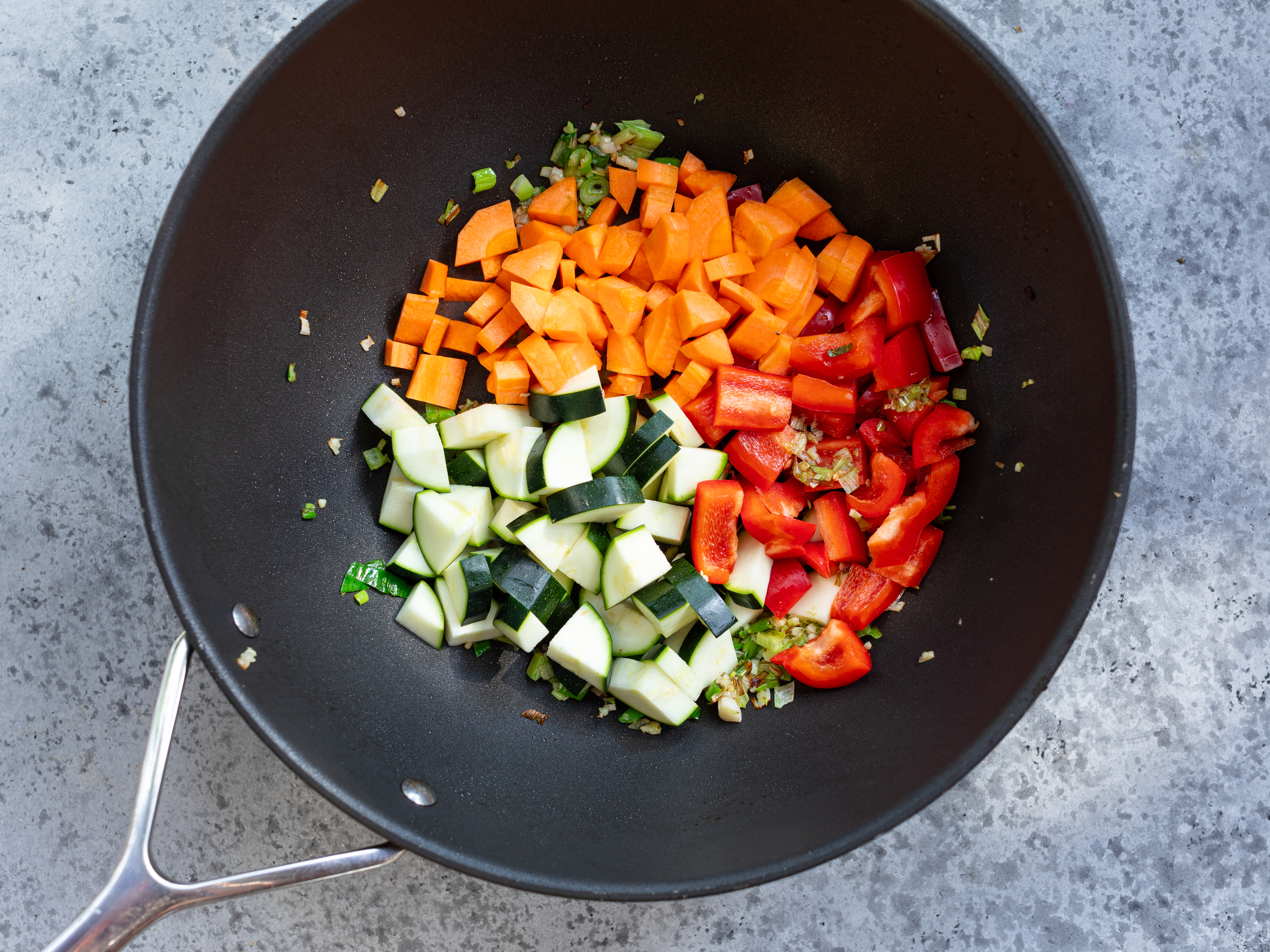 Schritt 4: Gemüse für Tempeh-Cashew Stir Fry anbraten 