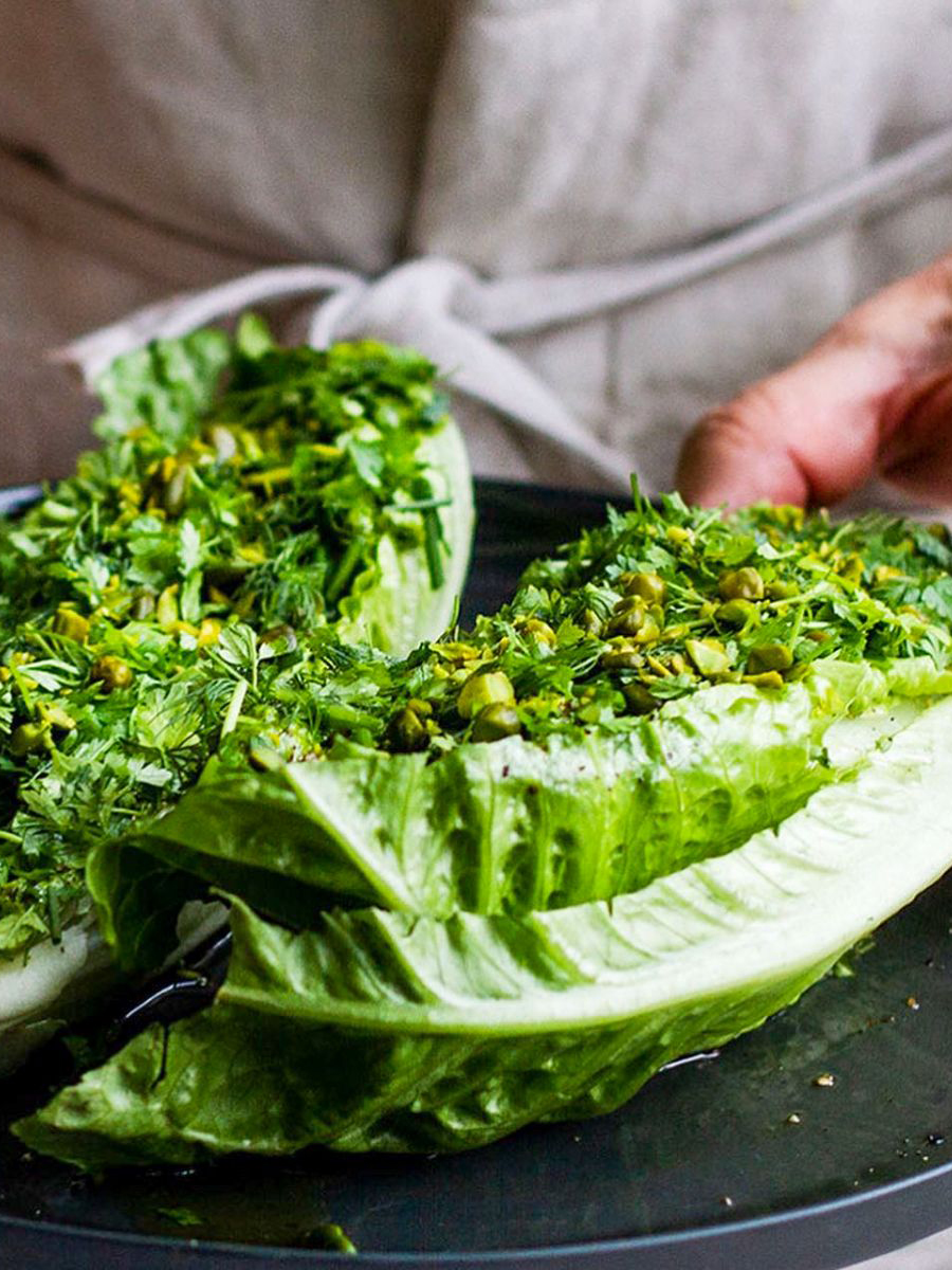 Babylattich mit Erbsen-Pistazien-Creme und Asia Vinaigrette