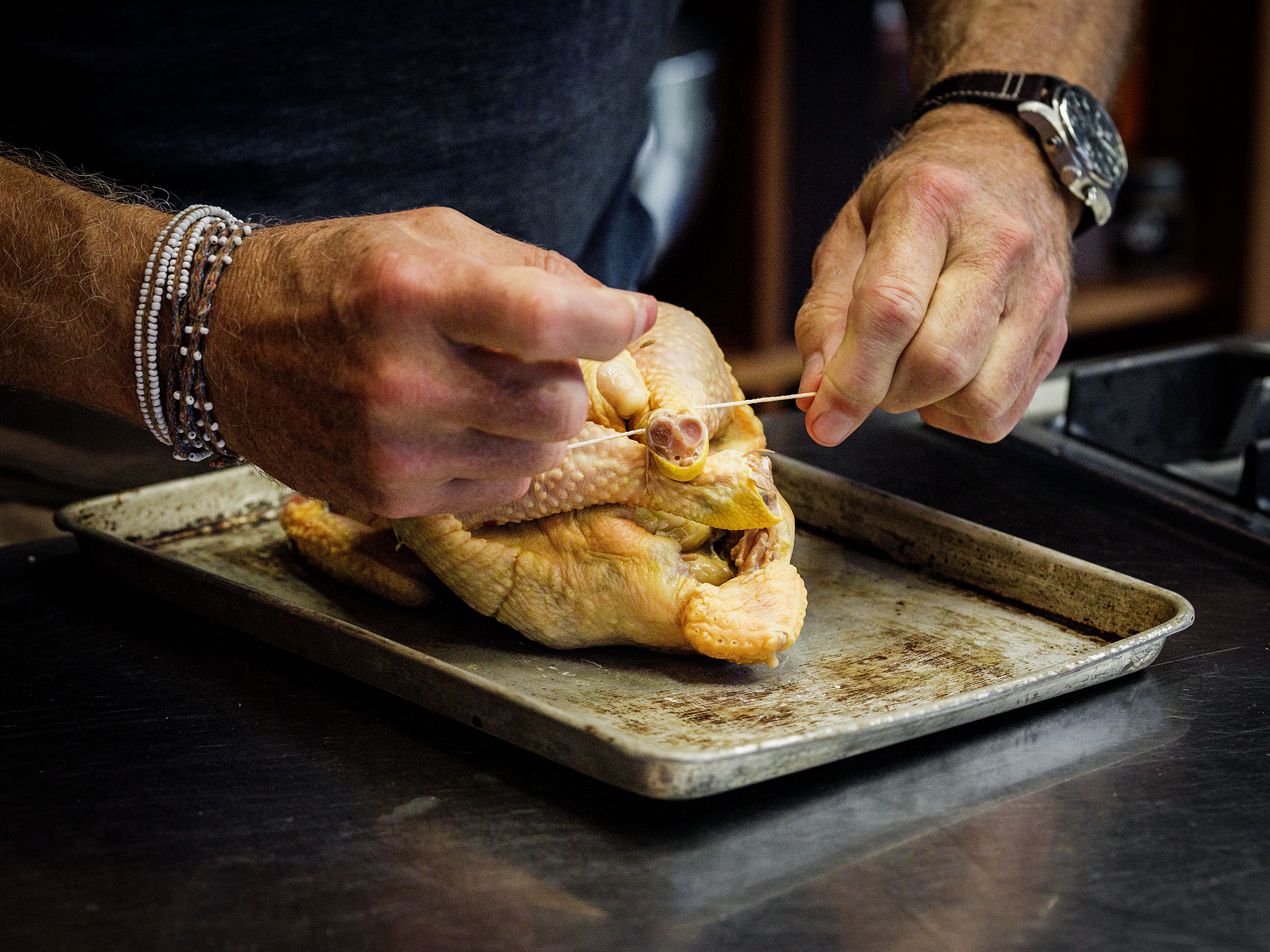 Schritt 4: Huhn für Orangen-mariniertes Huhn würzen und braten