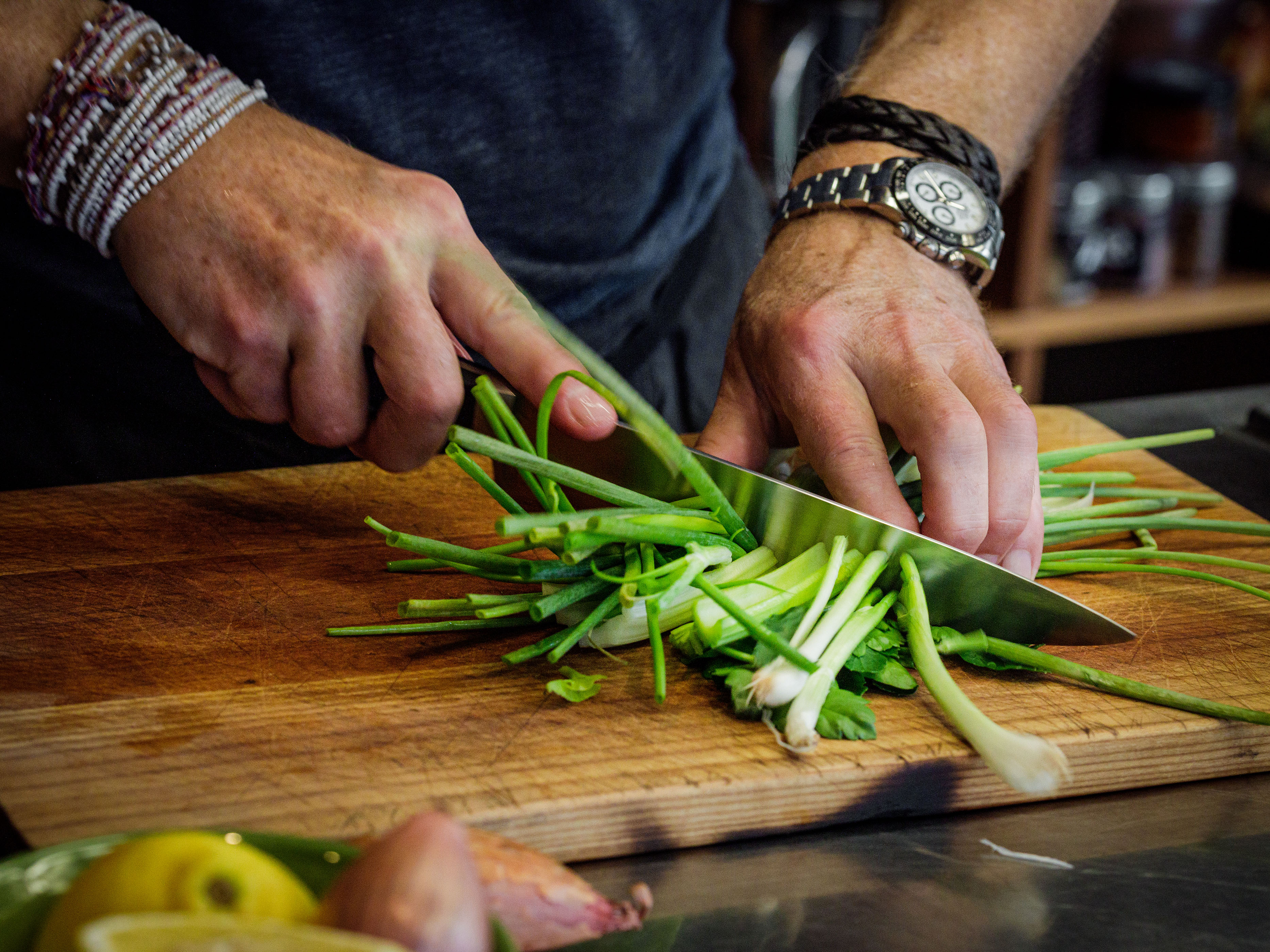 Schritt 1: Frühlingszwiebeln vorbereiten