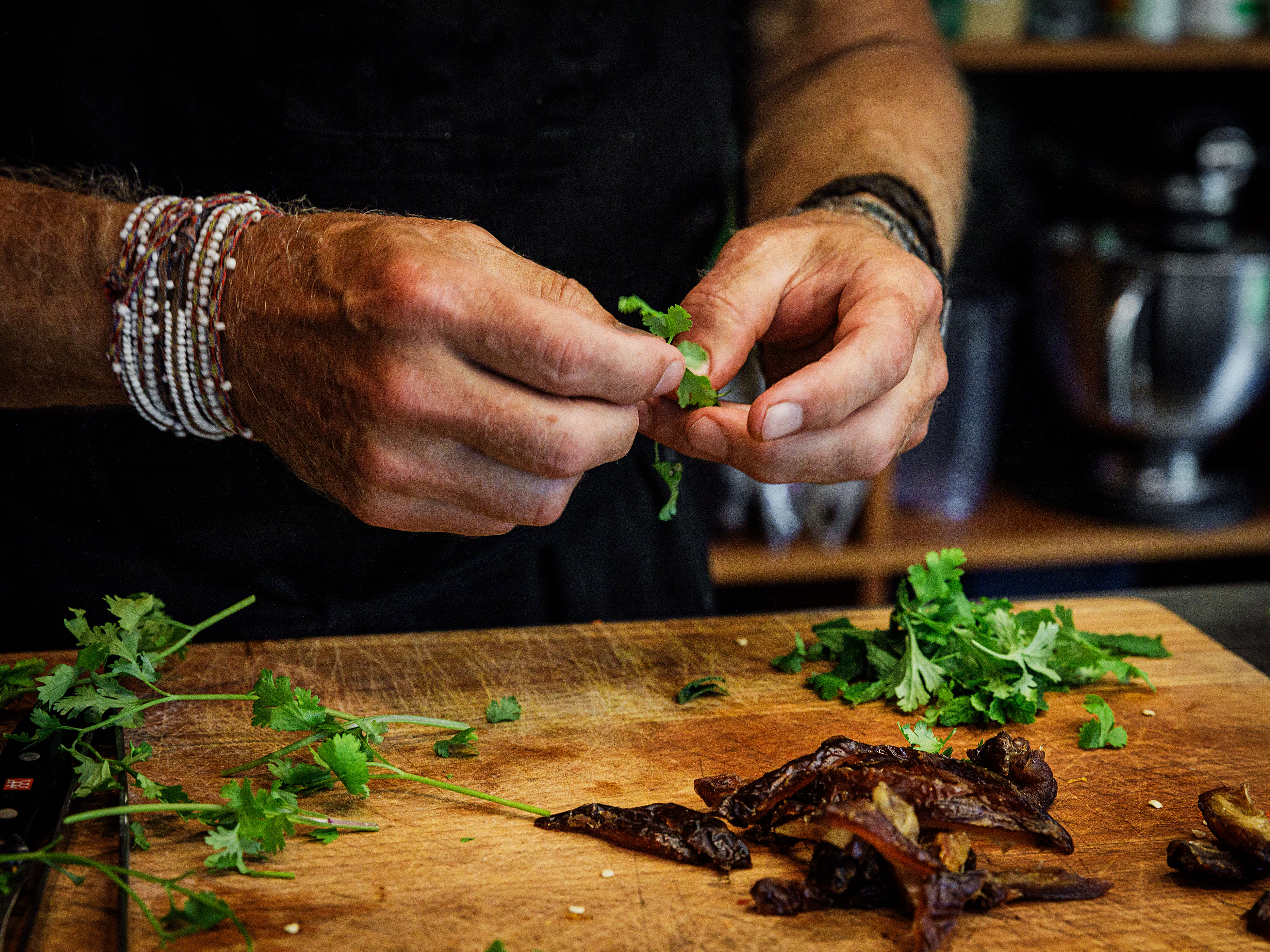 Schritt 3: Zitronen  für Gerösteten Kürbis mit Fregola sarda, Datteln und Mandeln rösten