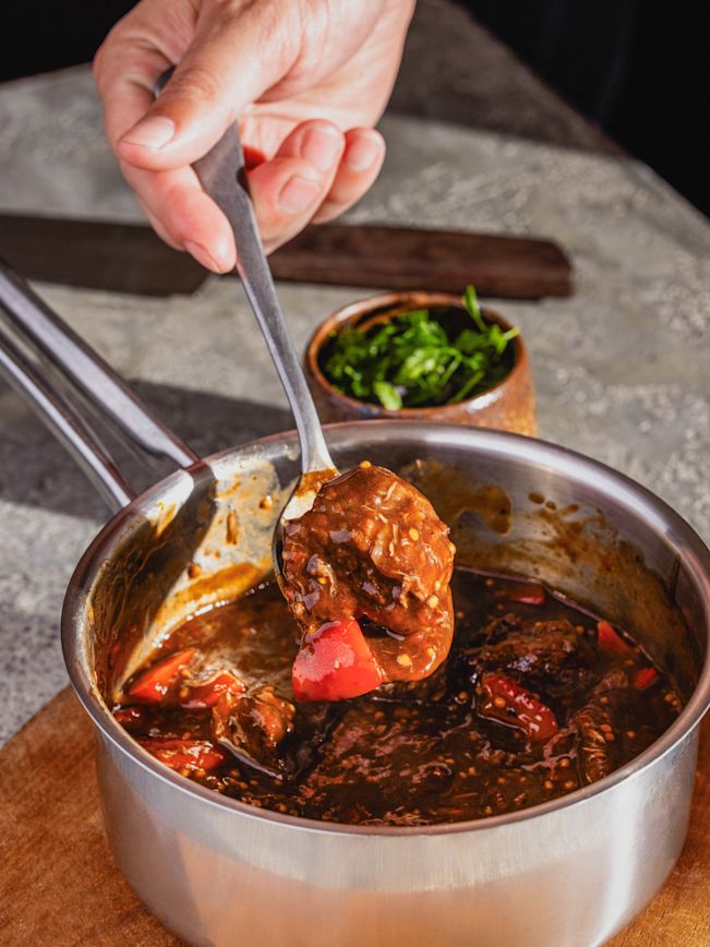 Rindergulasch aus dem Schulterfilet, Senf und Peperoni Rezept Rindergulasch aus dem Schulterfilet, Senf und Peperoni Rezept