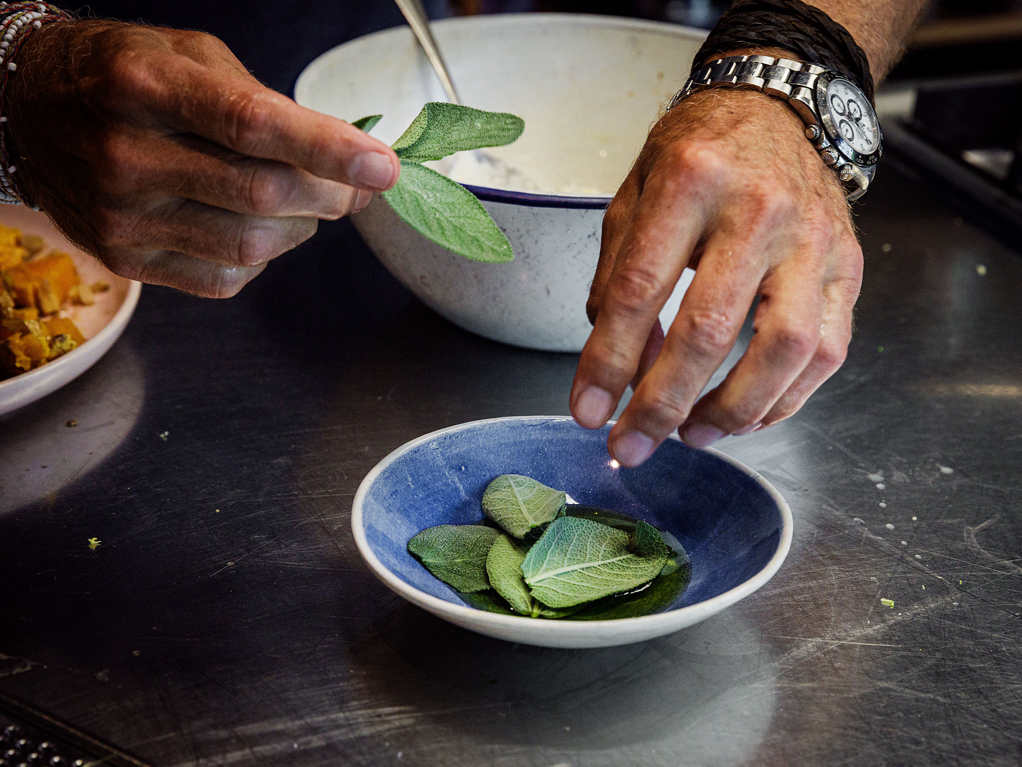 Schritt 3: Kürbis und Teig für Kürbistarte mit Broccoliteig, Ziegenkäse und Salbei backen