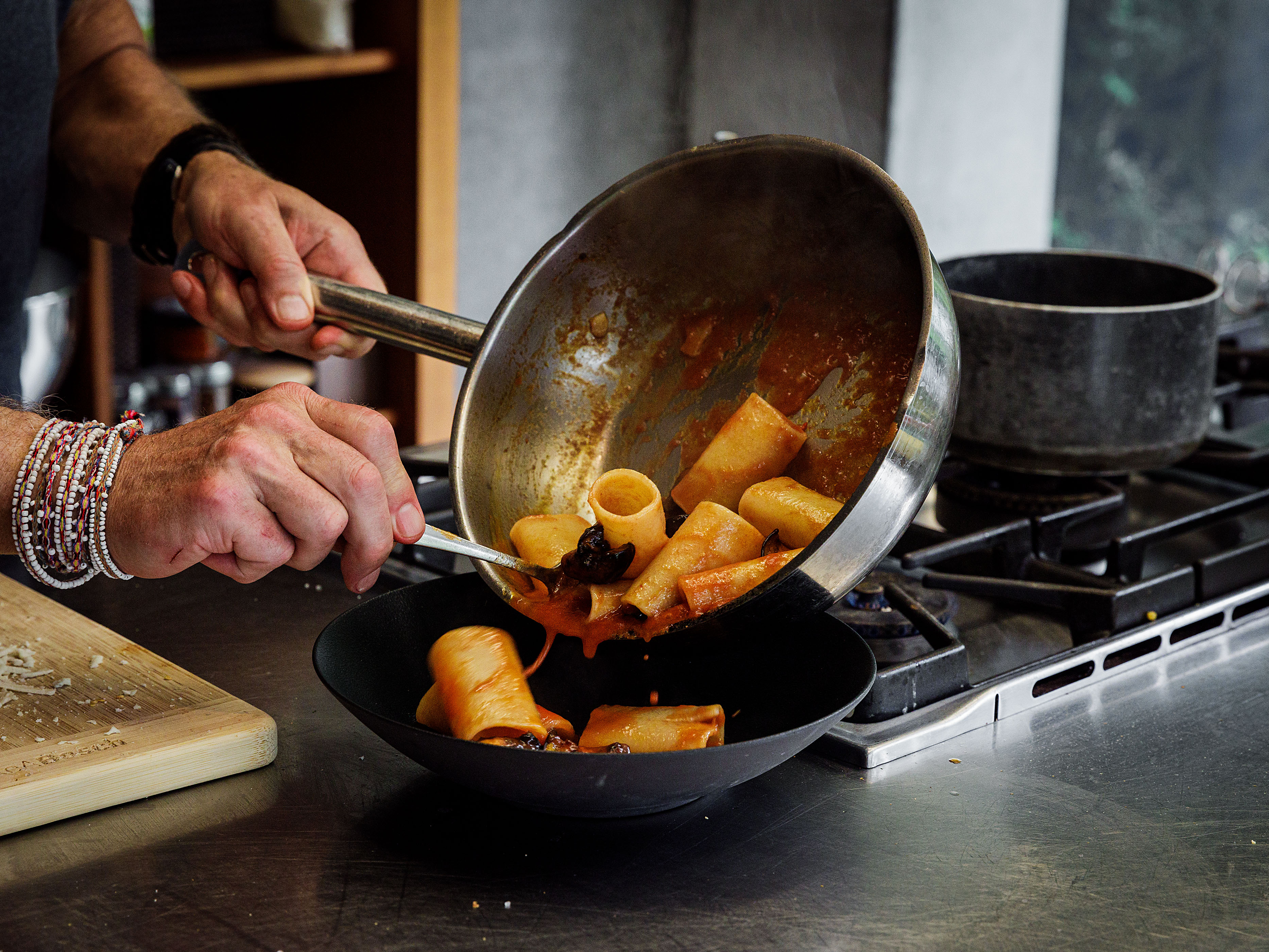 Schritt 3: In tiefen Tellern anrichten