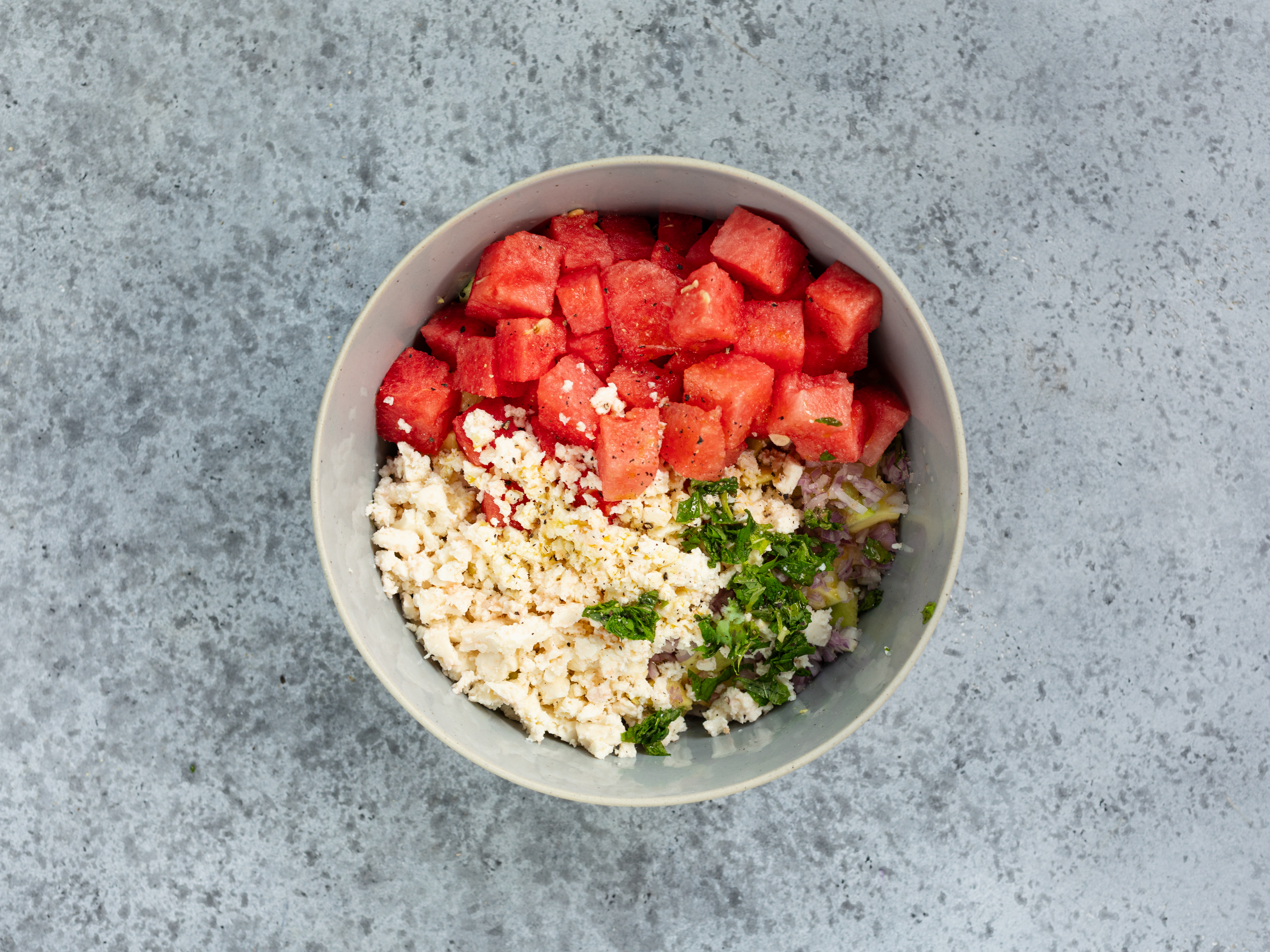 Schritt 2: Wassermelone-Feta-Guacamole zubereiten