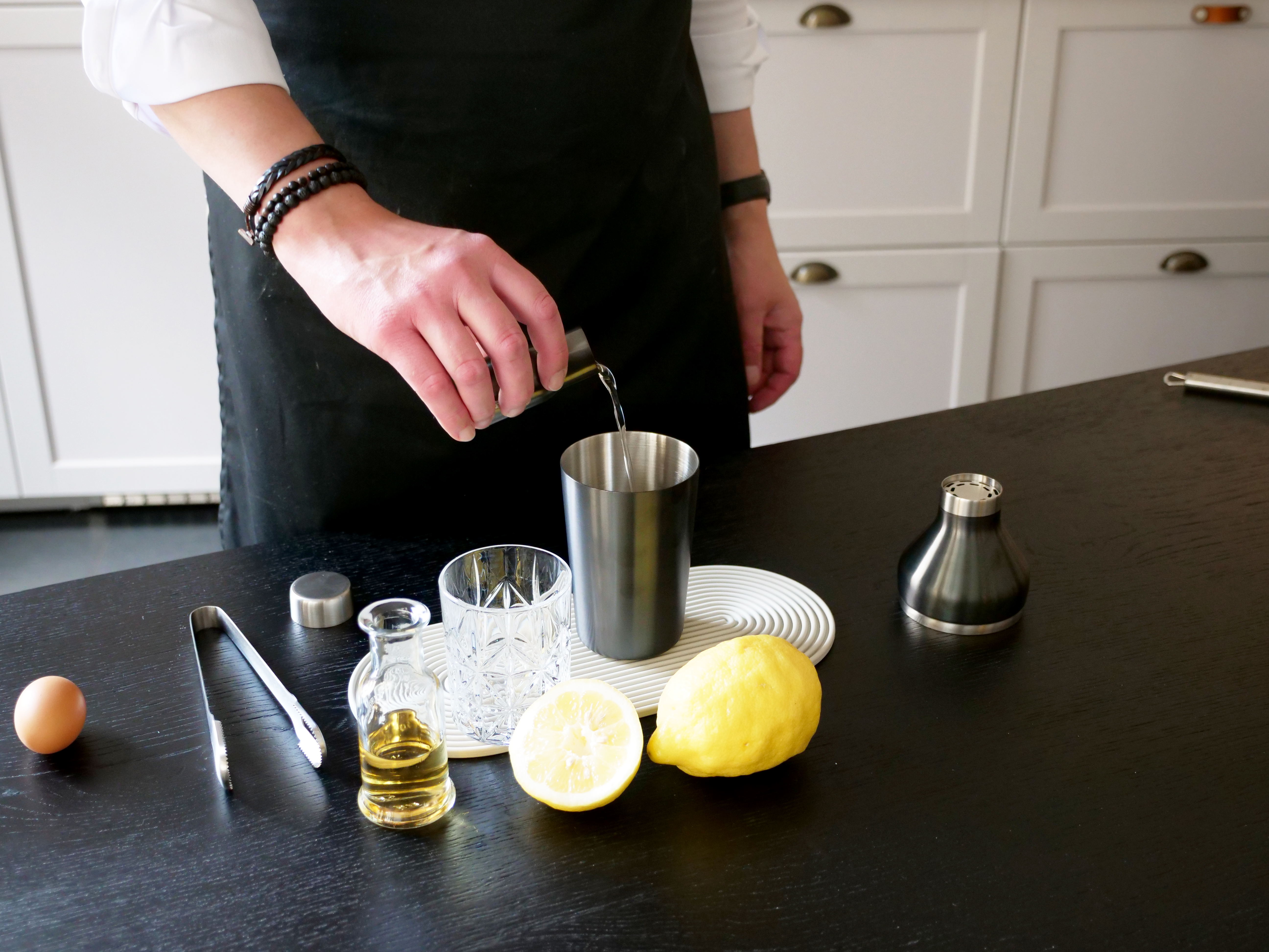 Schritt 1: Zutaten in Shaker geben