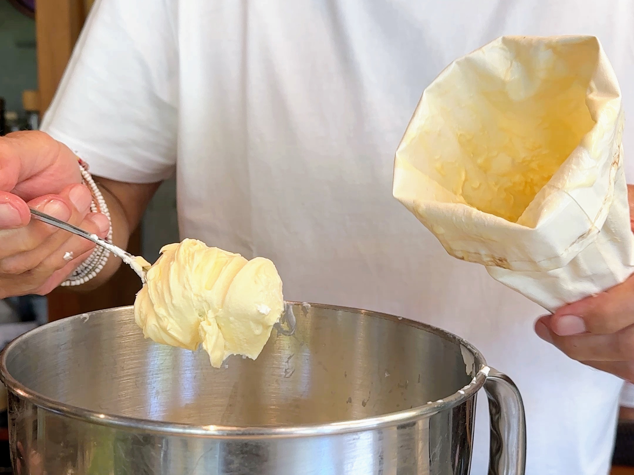 Schritt 2: Mascarpone dazugeben und alles glatt rühren