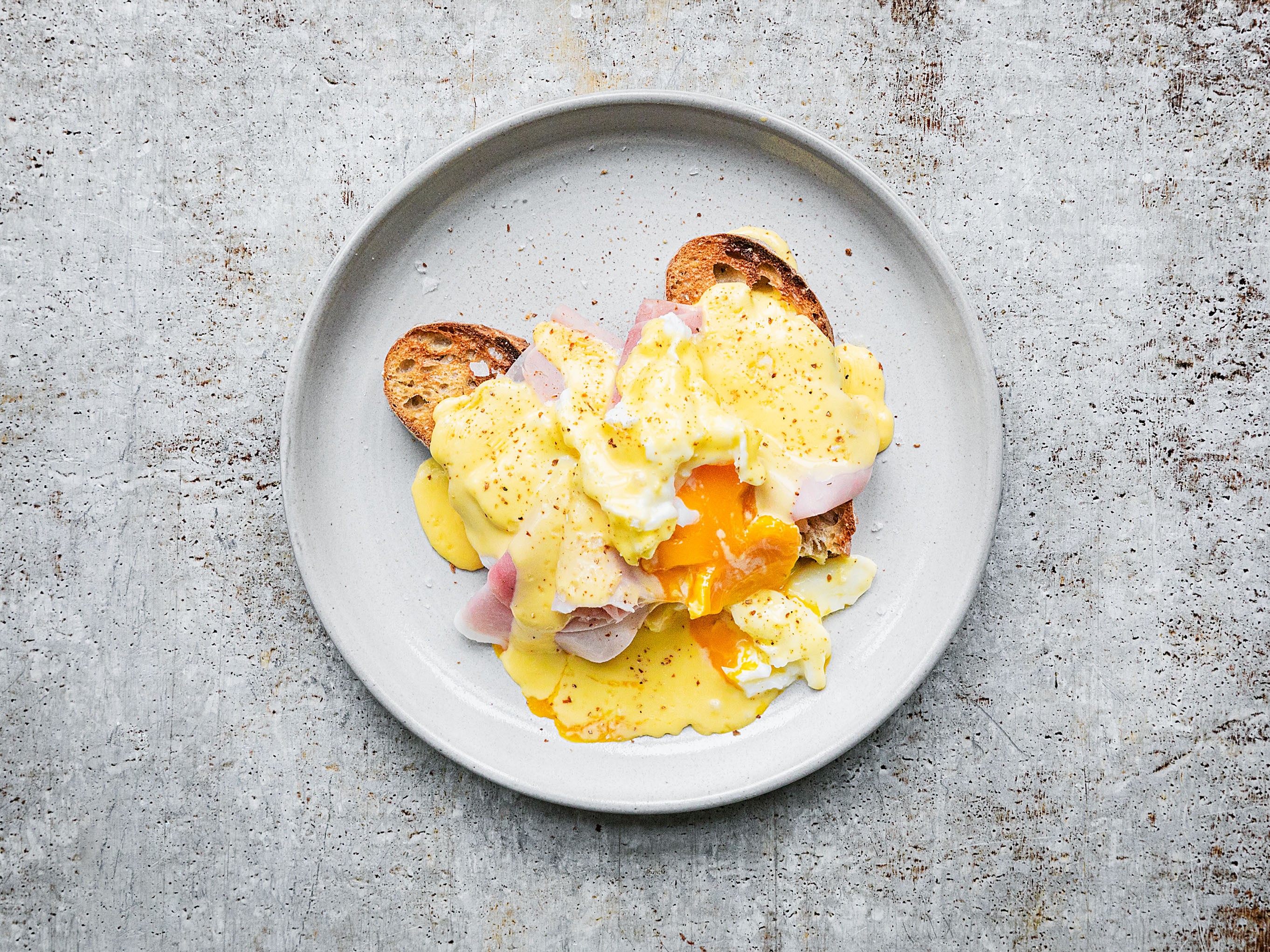 Schritt 2: Eier pochieren und anrichten